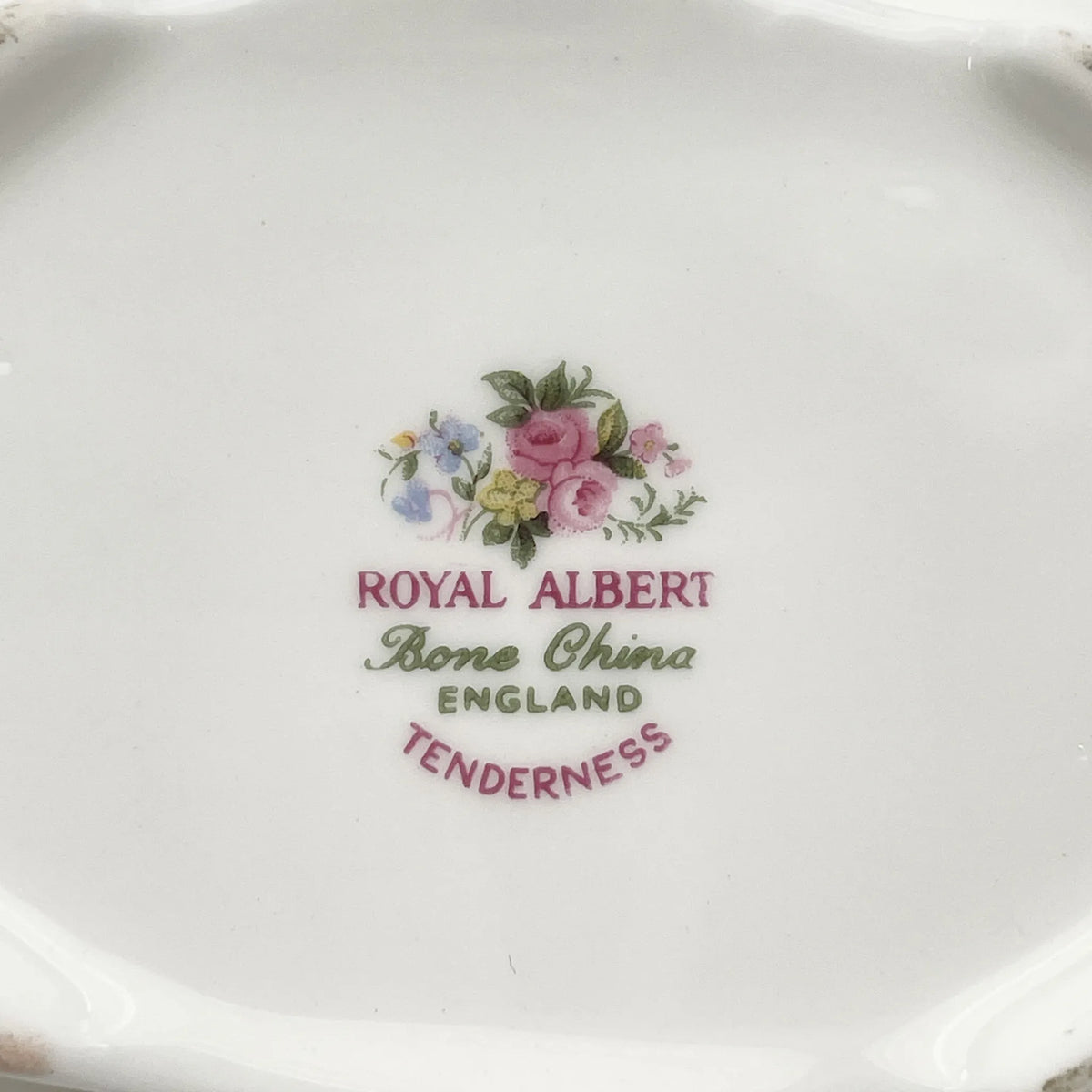 Royal Albert /糖碗/ Tenderness / 1970s- / Bone China /英国/ 骨中国，花卉图案，花卉图案，英国葡萄酒，陶瓷，洛可可风格，古典西餐餐具，金彩装饰，金轮辋/[葡萄酒]