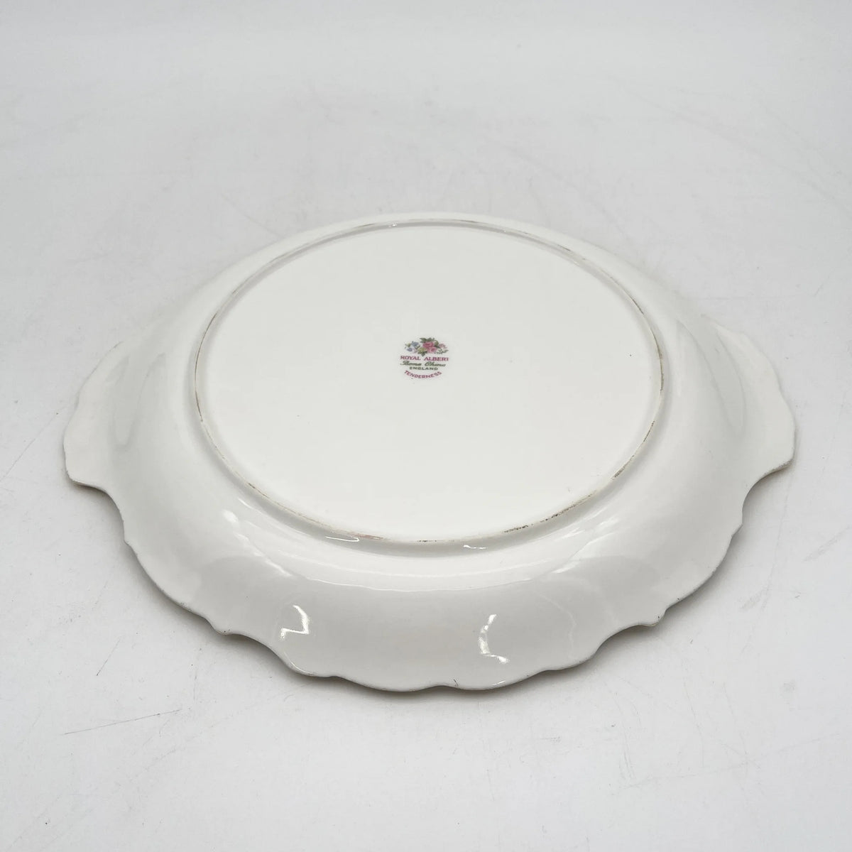 Royal Albert /主餐盘/ Tenderness / 1970s- / Bone China /英国/ 骨中国，花卉图案，花卉图案，英国葡萄酒，陶瓷，洛可可风格，古典西餐餐具，金彩装饰，金轮辋/[葡萄酒]