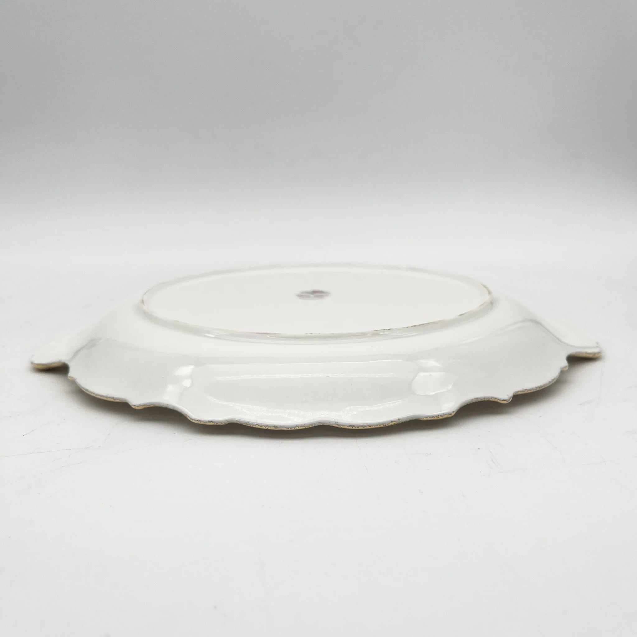 Royal Albert /主餐盘/ Tenderness / 1970s- / Bone China /英国/ 骨中国，花卉图案，花卉图案，英国葡萄酒，陶瓷，洛可可风格，古典西餐餐具，金彩装饰，金轮辋/[葡萄酒]