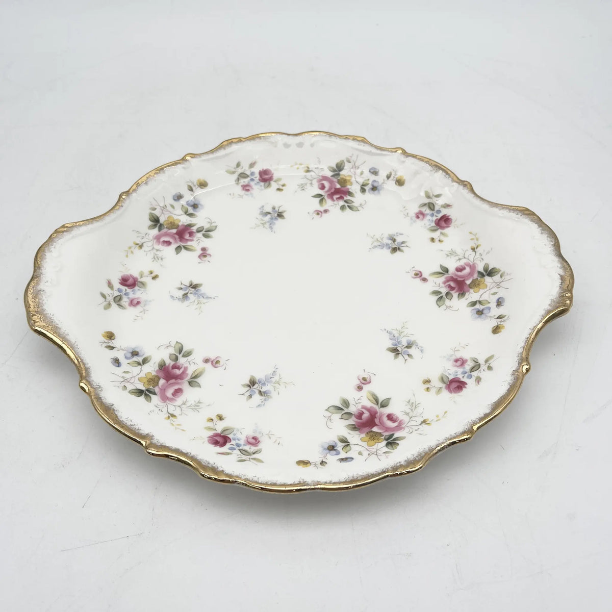 Royal Albert /主餐盘/ Tenderness / 1970s- / Bone China /英国/ 骨中国，花卉图案，花卉图案，英国葡萄酒，陶瓷，洛可可风格，古典西餐餐具，金彩装饰，金轮辋/[葡萄酒]