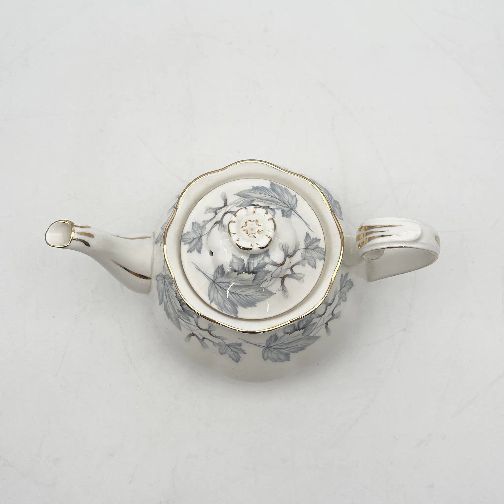 Royal Albert /茶壶/ Silver Maple / 1950s- / Bone China /英国/ 骨中国，叶柄，植物学，金轮辋，金彩装饰，英国葡萄酒，陶瓷，单色调，经典，西式餐具/[葡萄酒]