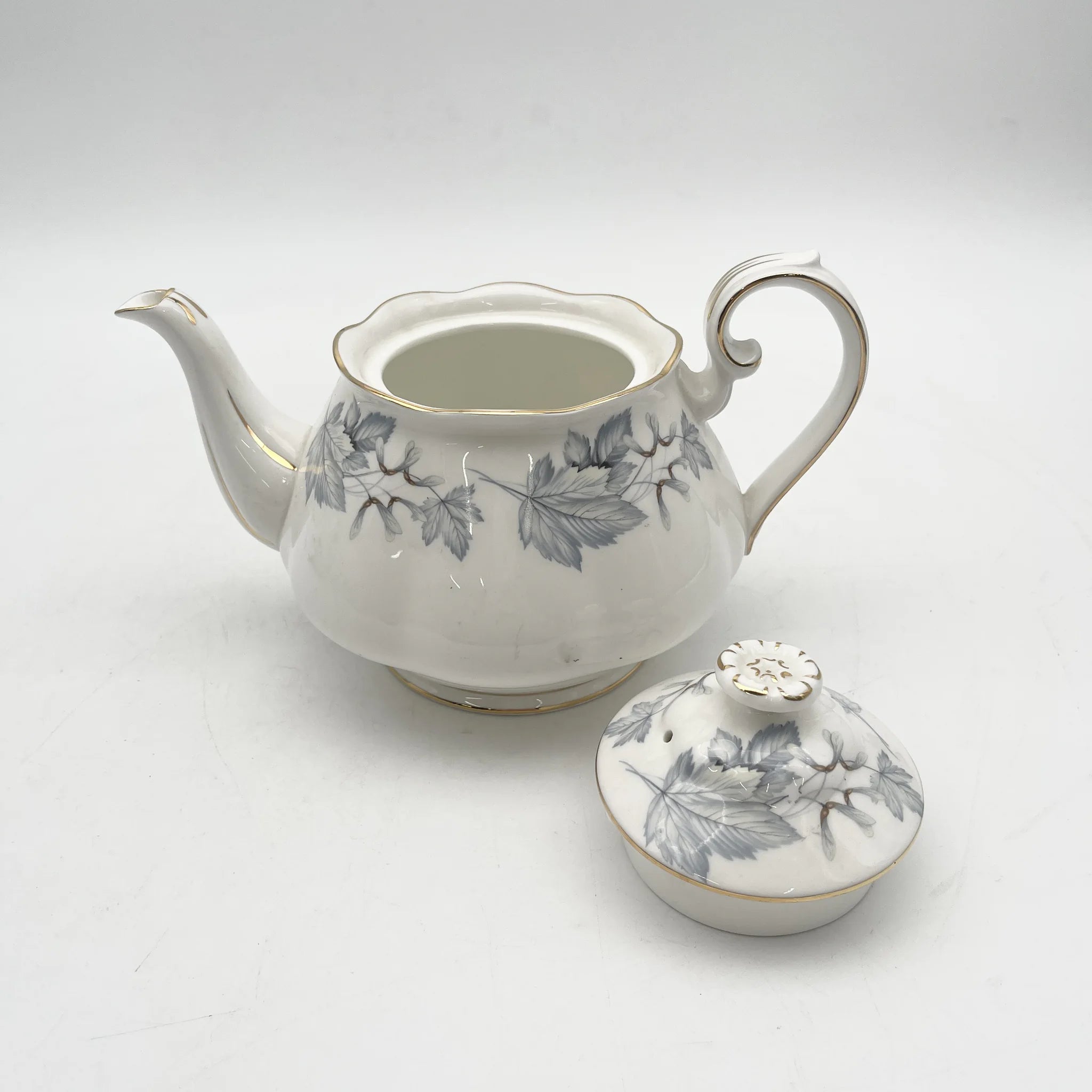 Royal Albert /茶壶/ Silver Maple / 1950s- / Bone China /英国/ 骨中国，叶柄，植物学，金轮辋，金彩装饰，英国葡萄酒，陶瓷，单色调，经典，西式餐具/[葡萄酒]
