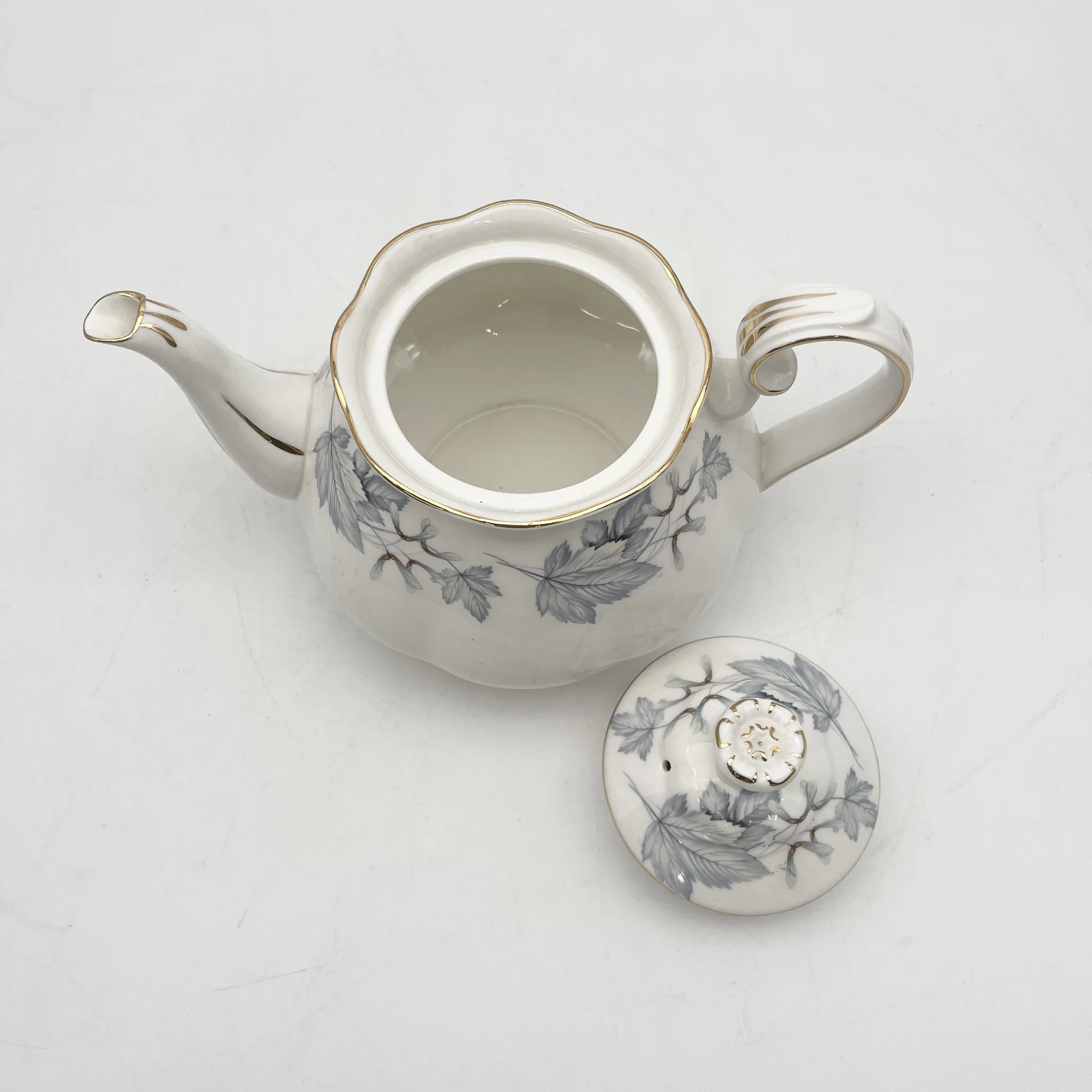 Royal Albert /茶壶/ Silver Maple / 1950s- / Bone China /英国/ 骨中国，叶柄，植物学，金轮辋，金彩装饰，英国葡萄酒，陶瓷，单色调，经典，西式餐具/[葡萄酒]