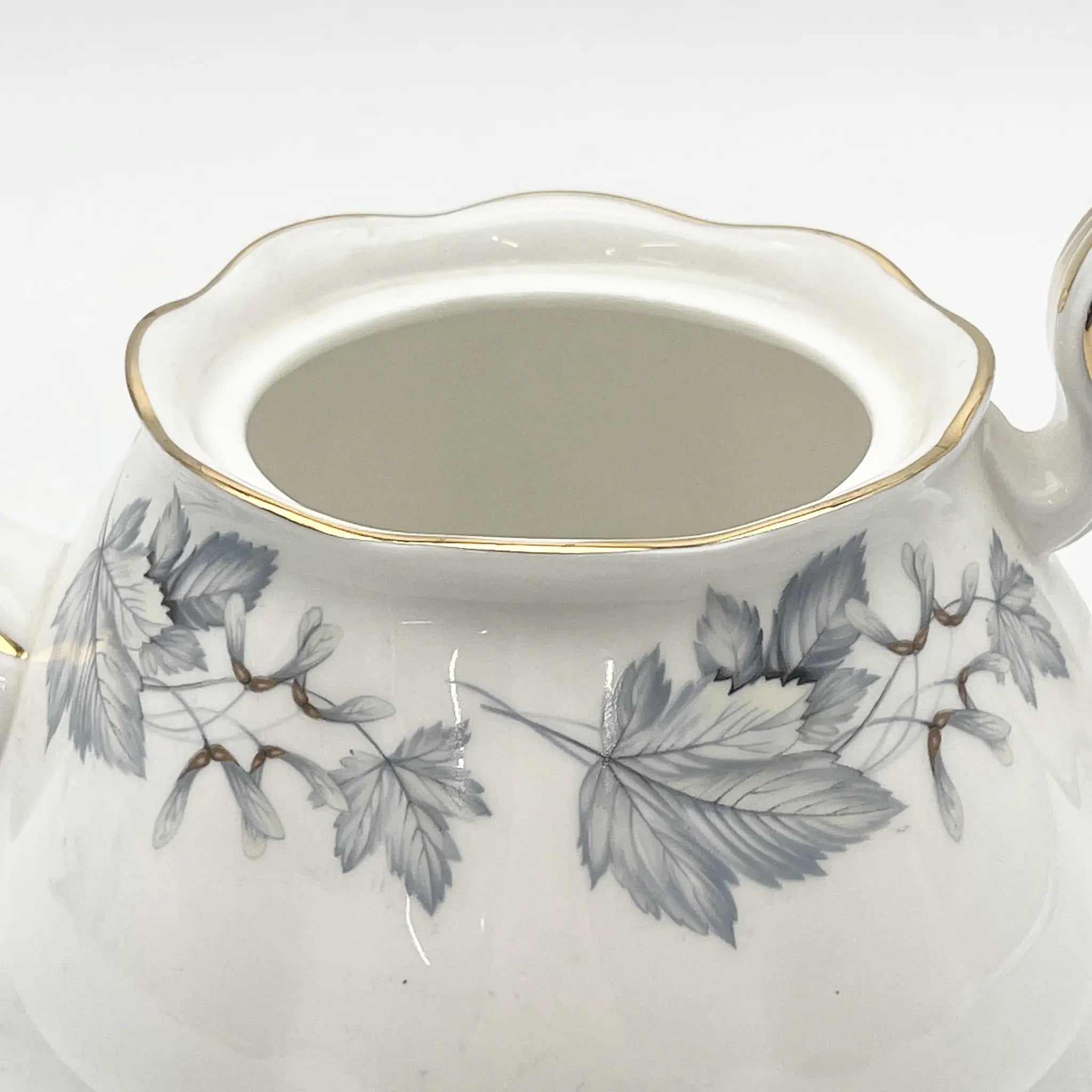 Royal Albert /茶壶/ Silver Maple / 1950s- / Bone China /英国/ 骨中国，叶柄，植物学，金轮辋，金彩装饰，英国葡萄酒，陶瓷，单色调，经典，西式餐具/[葡萄酒]