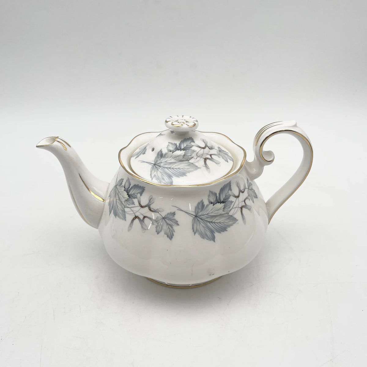 Royal Albert /茶壶/ Silver Maple / 1950s- / Bone China /英国/ 骨中国，叶柄，植物学，金轮辋，金彩装饰，英国葡萄酒，陶瓷，单色调，经典，西式餐具/[葡萄酒]