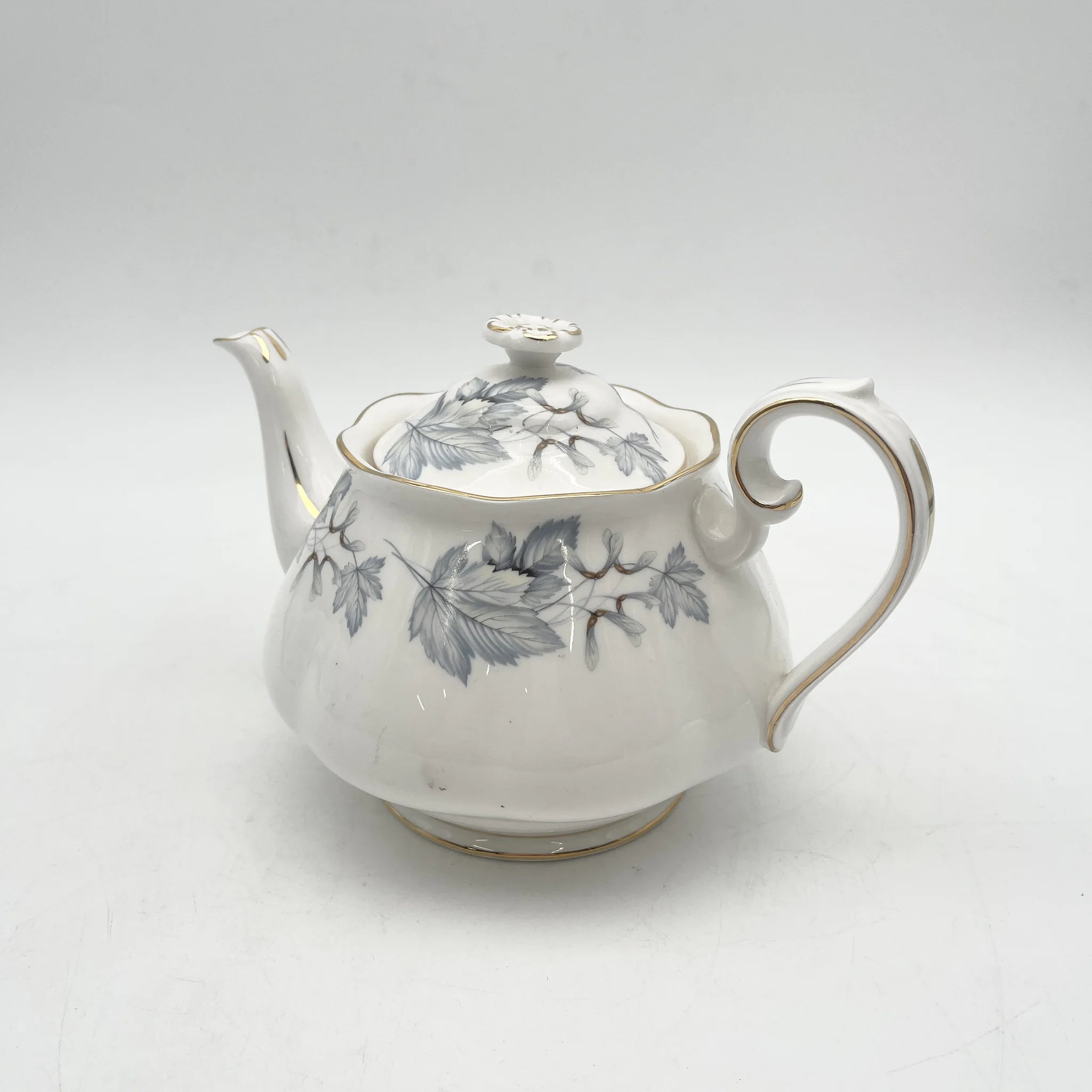 Royal Albert /茶壶/ Silver Maple / 1950s- / Bone China /英国/ 骨中国，叶柄，植物学，金轮辋，金彩装饰，英国葡萄酒，陶瓷，单色调，经典，西式餐具/[葡萄酒]