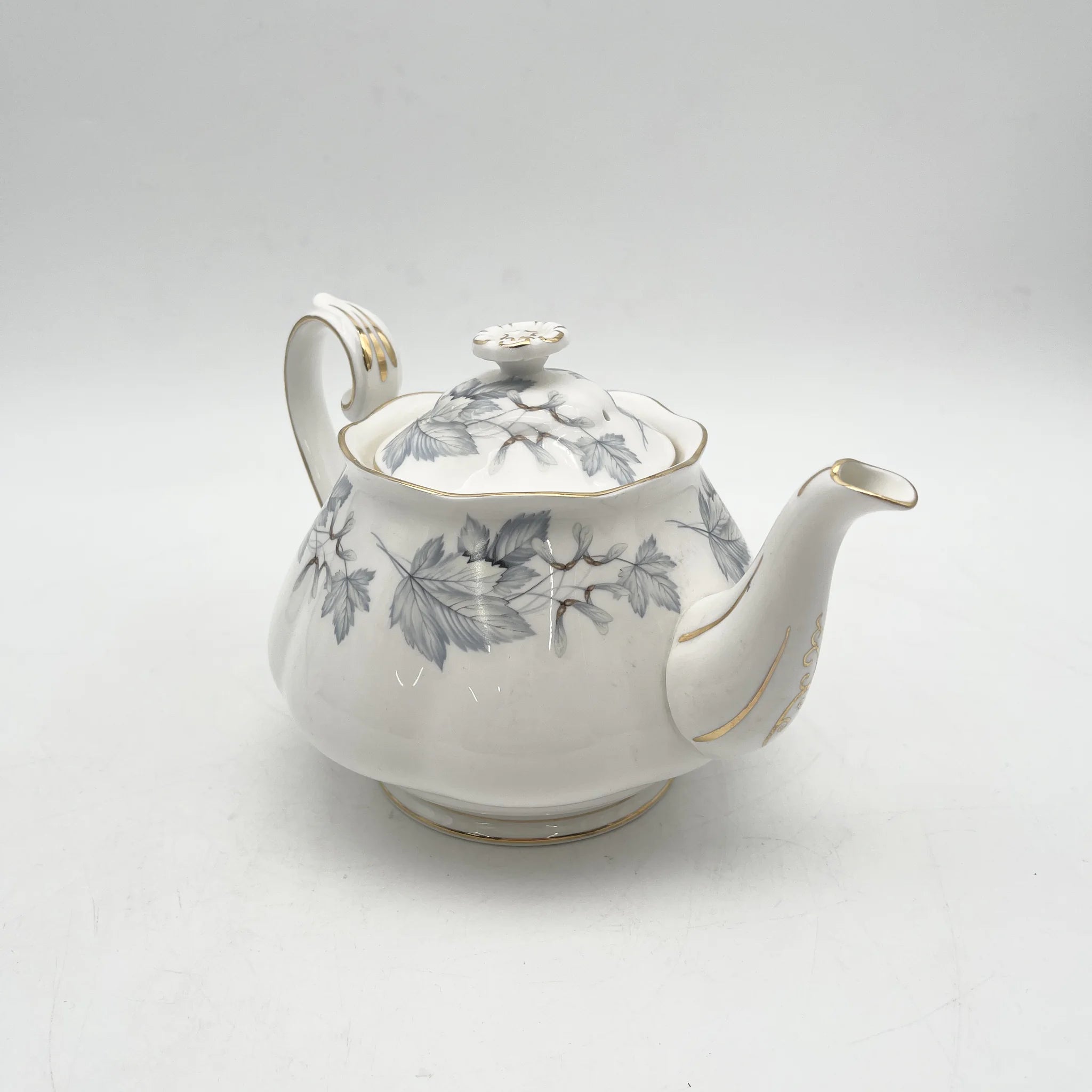 Royal Albert /茶壶/ Silver Maple / 1950s- / Bone China /英国/ 骨中国，叶柄，植物学，金轮辋，金彩装饰，英国葡萄酒，陶瓷，单色调，经典，西式餐具/[葡萄酒]