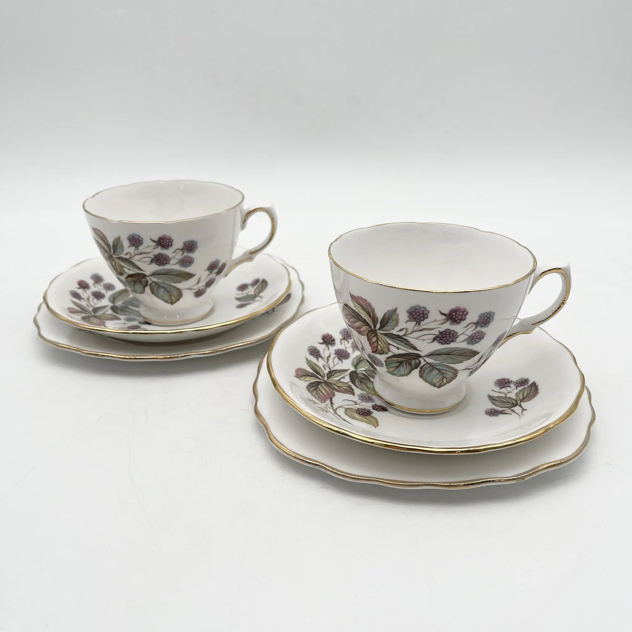 Royal Malvern / トリオ(C&S+デザートプレート)2P / 20C中頃 / Bone China / イギリス / ブラックベリー, 金彩 / [ビンテージ]