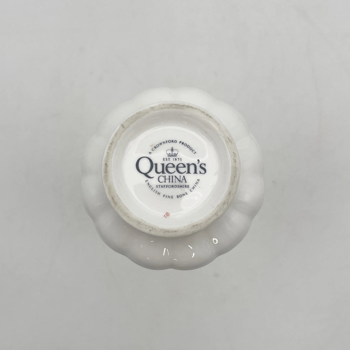 Queen's（皇后）/花瓶（花卉基地）/瓷器/英国/金彩，花卉装饰，一朵花，洛可可风格，花卉图案，古董风格，西洋陶瓷/[复古]