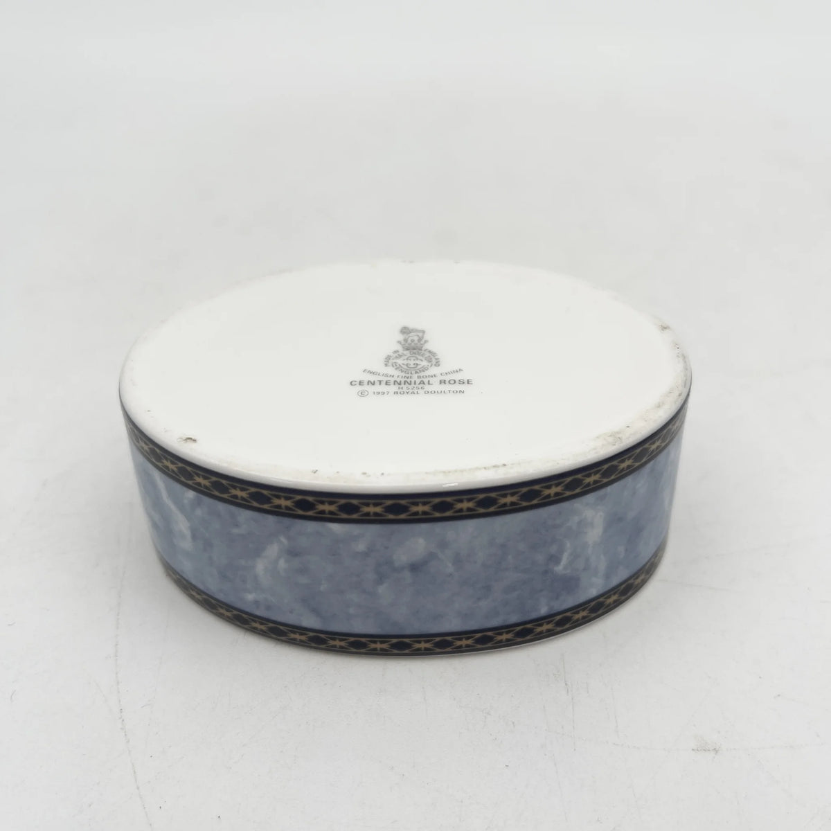 Royal Doulton（皇家道尔顿）/小盒/ CENTENNIAL ROSE (CENTENNIAL ROSE) /瓷器/英国/ 金彩，椭圆形，带盖，花卉图案，洛可可风格，古董风格，西洋陶瓷/[复古]