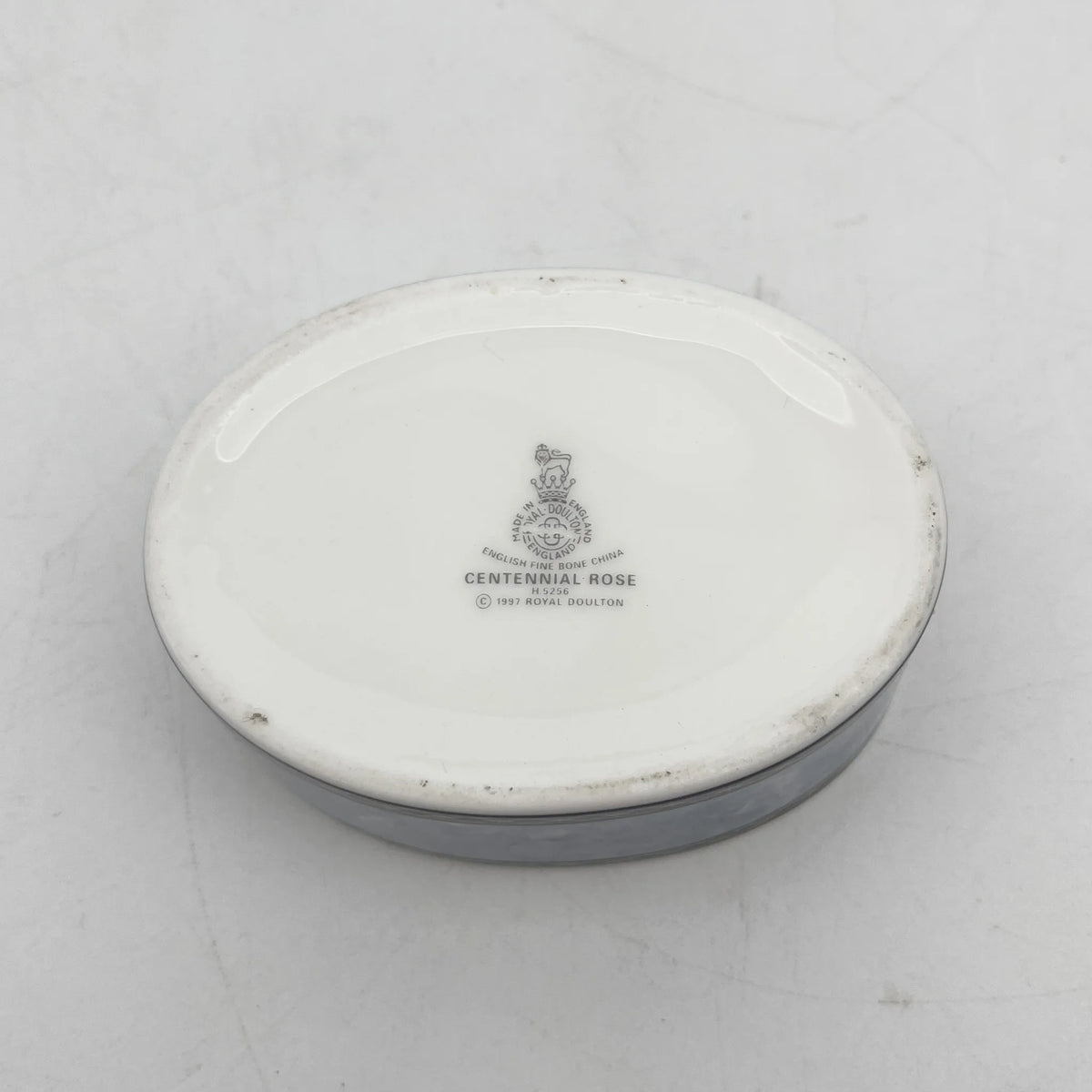 Royal Doulton（皇家道尔顿）/小盒/ CENTENNIAL ROSE (CENTENNIAL ROSE) /瓷器/英国/ 金彩，椭圆形，带盖，花卉图案，洛可可风格，古董风格，西洋陶瓷/[复古]