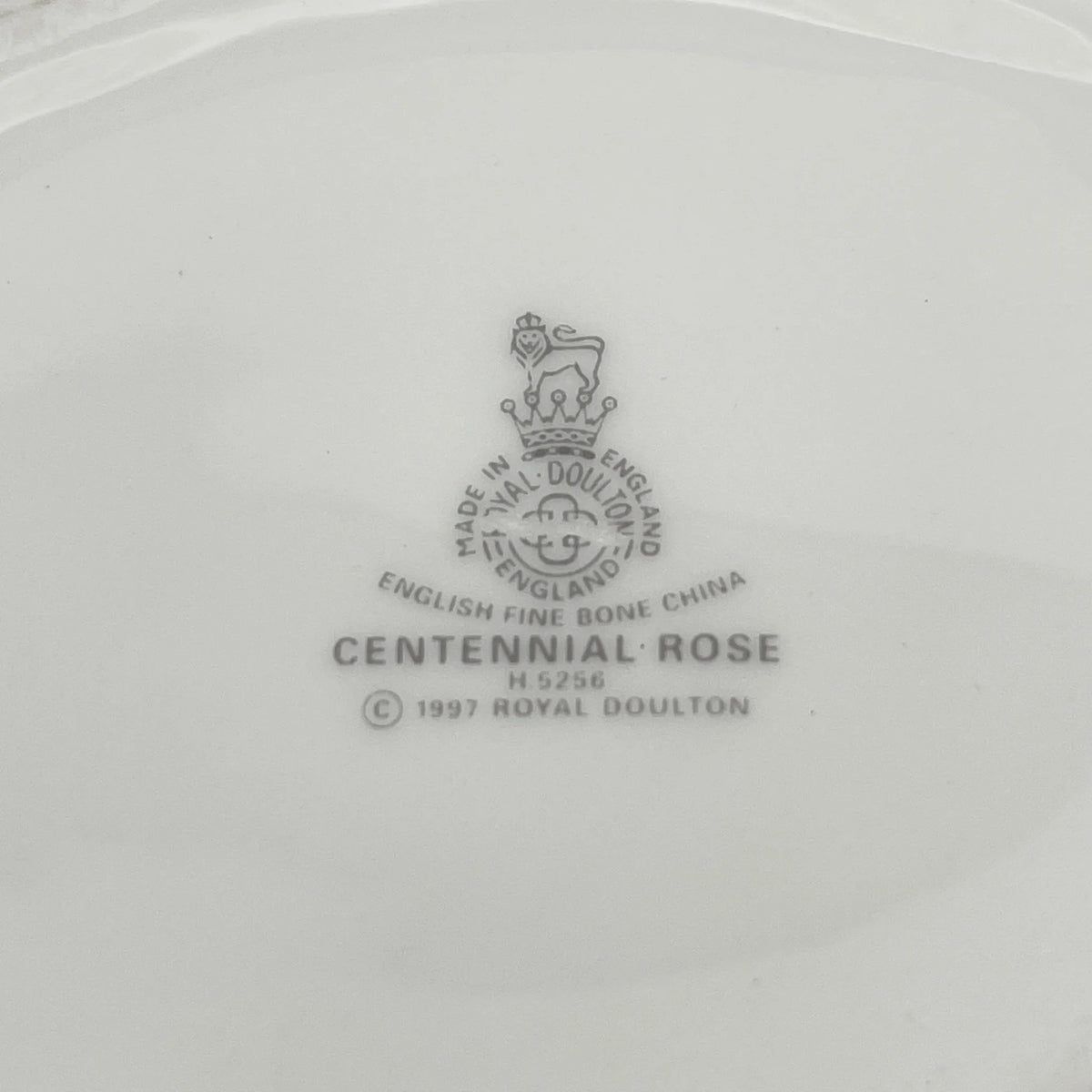 Royal Doulton（皇家道尔顿）/小盒/ CENTENNIAL ROSE (CENTENNIAL ROSE) /瓷器/英国/ 金彩，椭圆形，带盖，花卉图案，洛可可风格，古董风格，西洋陶瓷/[复古]