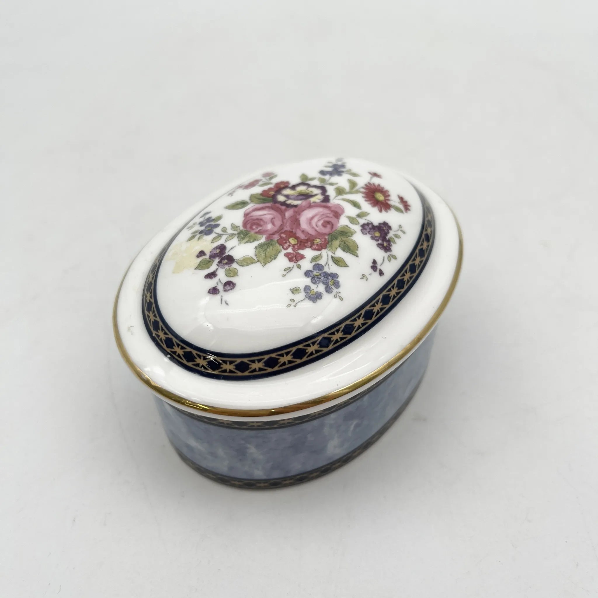 Royal Doulton（皇家道尔顿）/小盒/ CENTENNIAL ROSE (CENTENNIAL ROSE) /瓷器/英国/ 金彩，椭圆形，带盖，花卉图案，洛可可风格，古董风格，西洋陶瓷/[复古]