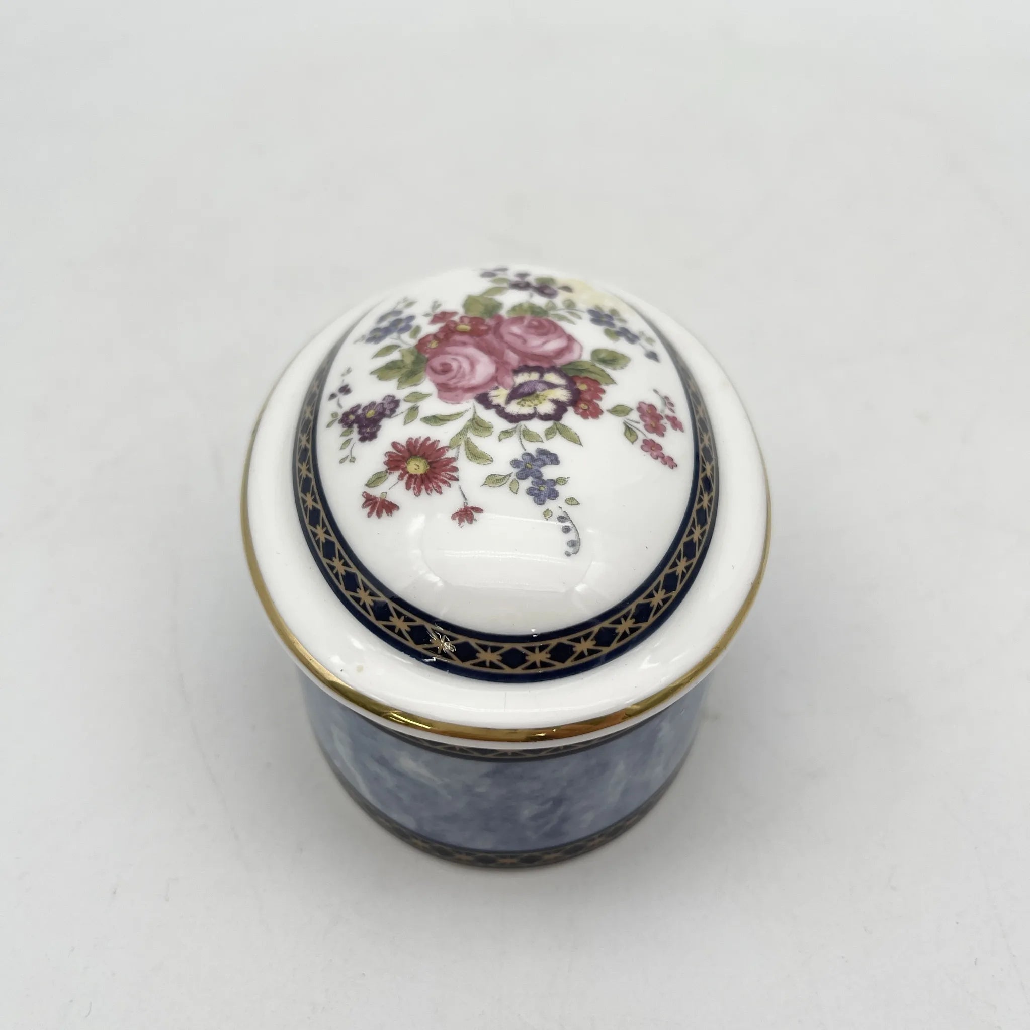 Royal Doulton（皇家道尔顿）/小盒/ CENTENNIAL ROSE (CENTENNIAL ROSE) /瓷器/英国/ 金彩，椭圆形，带盖，花卉图案，洛可可风格，古董风格，西洋陶瓷/[复古]
