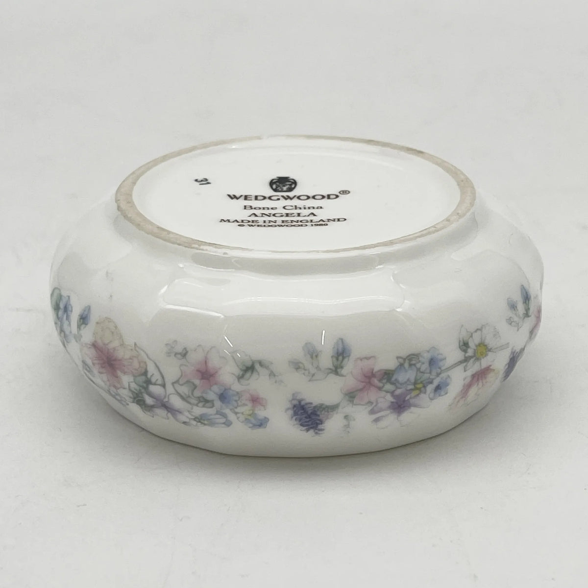 Wedgwood /小盒/ Angela / 1980s /骨骼中国/英国/ 带盖，贝壳形，螺旋形，洛可可风格，古董风格，西洋陶瓷/[复古]