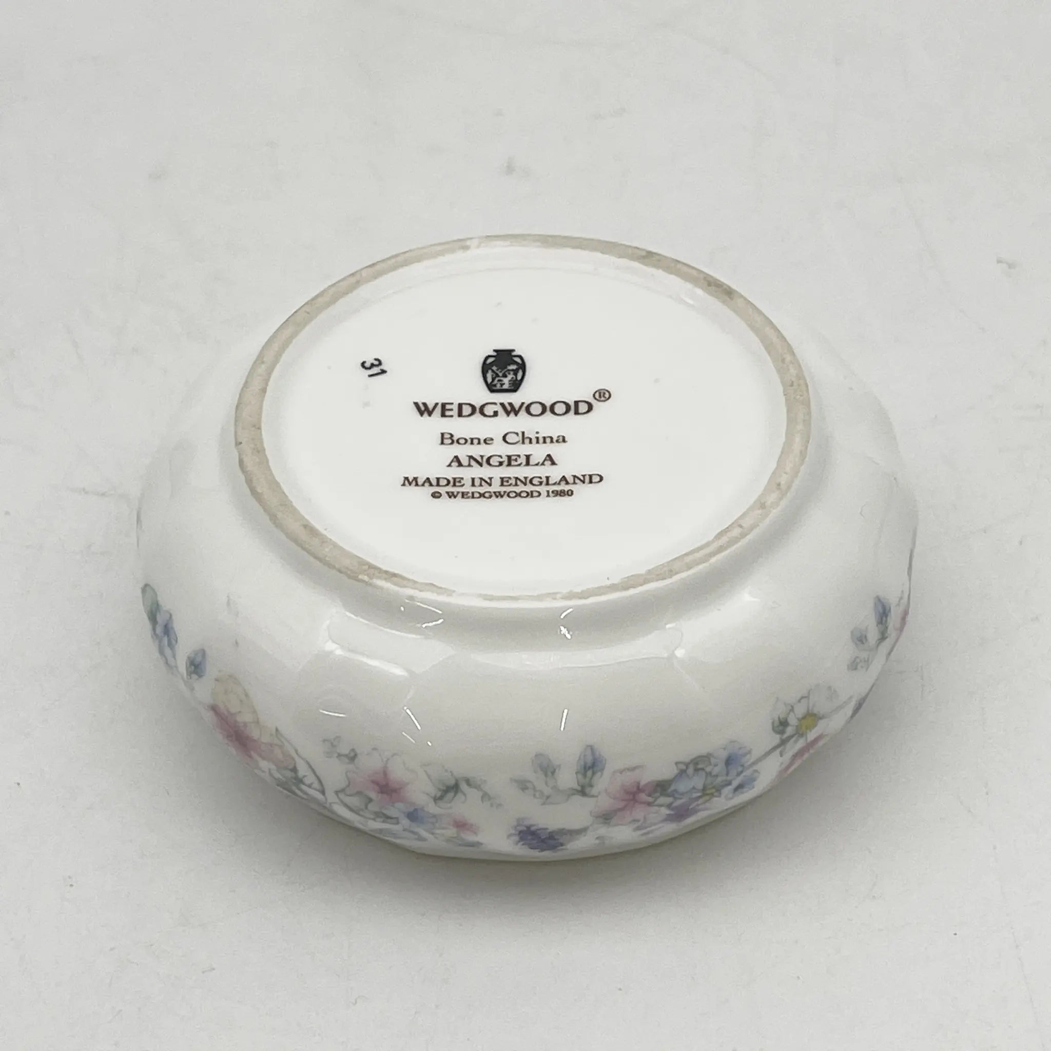 Wedgwood /小盒/ Angela / 1980s /骨骼中国/英国/ 带盖，贝壳形，螺旋形，洛可可风格，古董风格，西洋陶瓷/[复古]