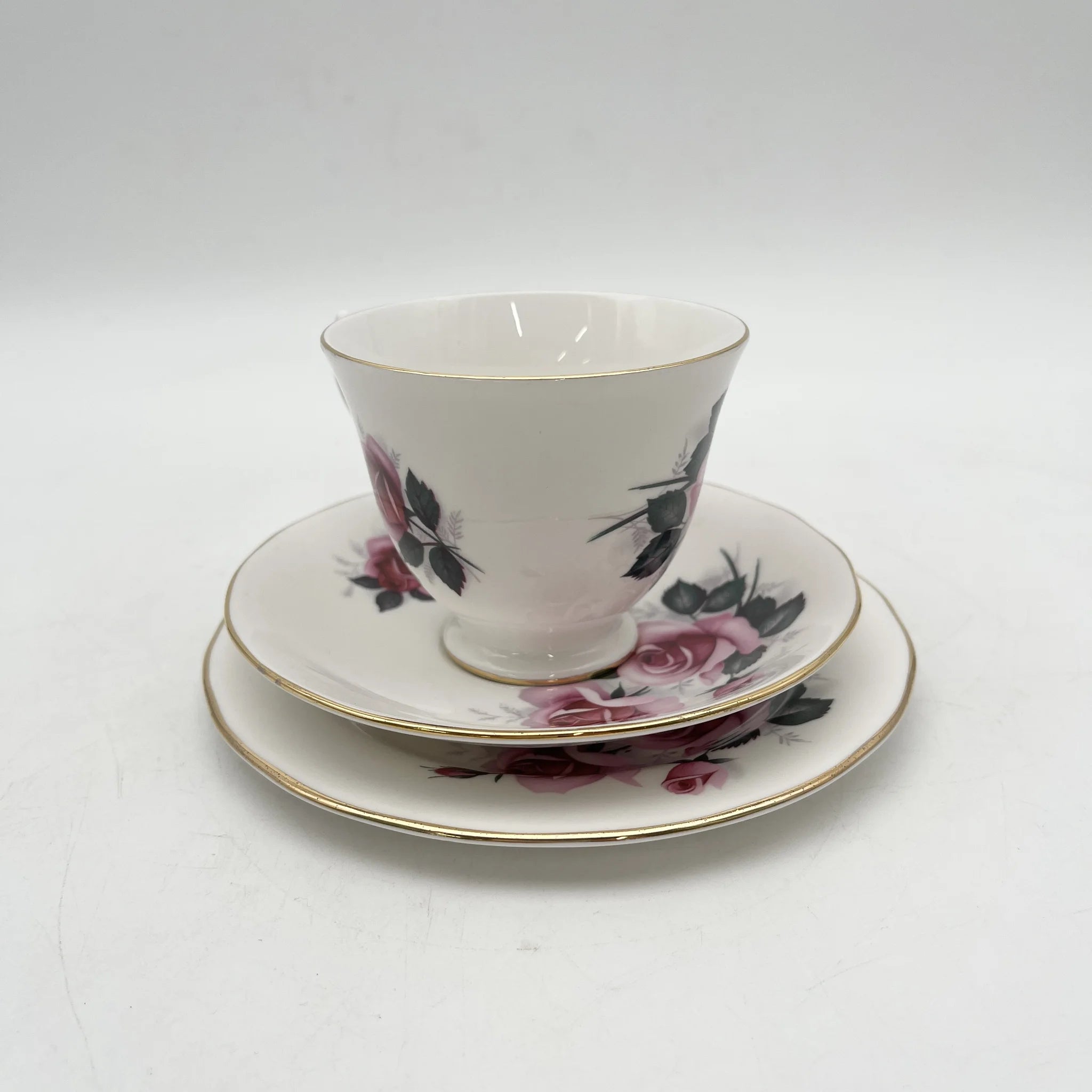 Gainsborough（盖恩斯伯勒）/三重奏（c&s +甜点盘）2p / 1960s- /骨骼中国/英国/ 黄金装饰，变形手柄，镂空轮辋，下午茶，花卉图案，西式餐具/[复古]