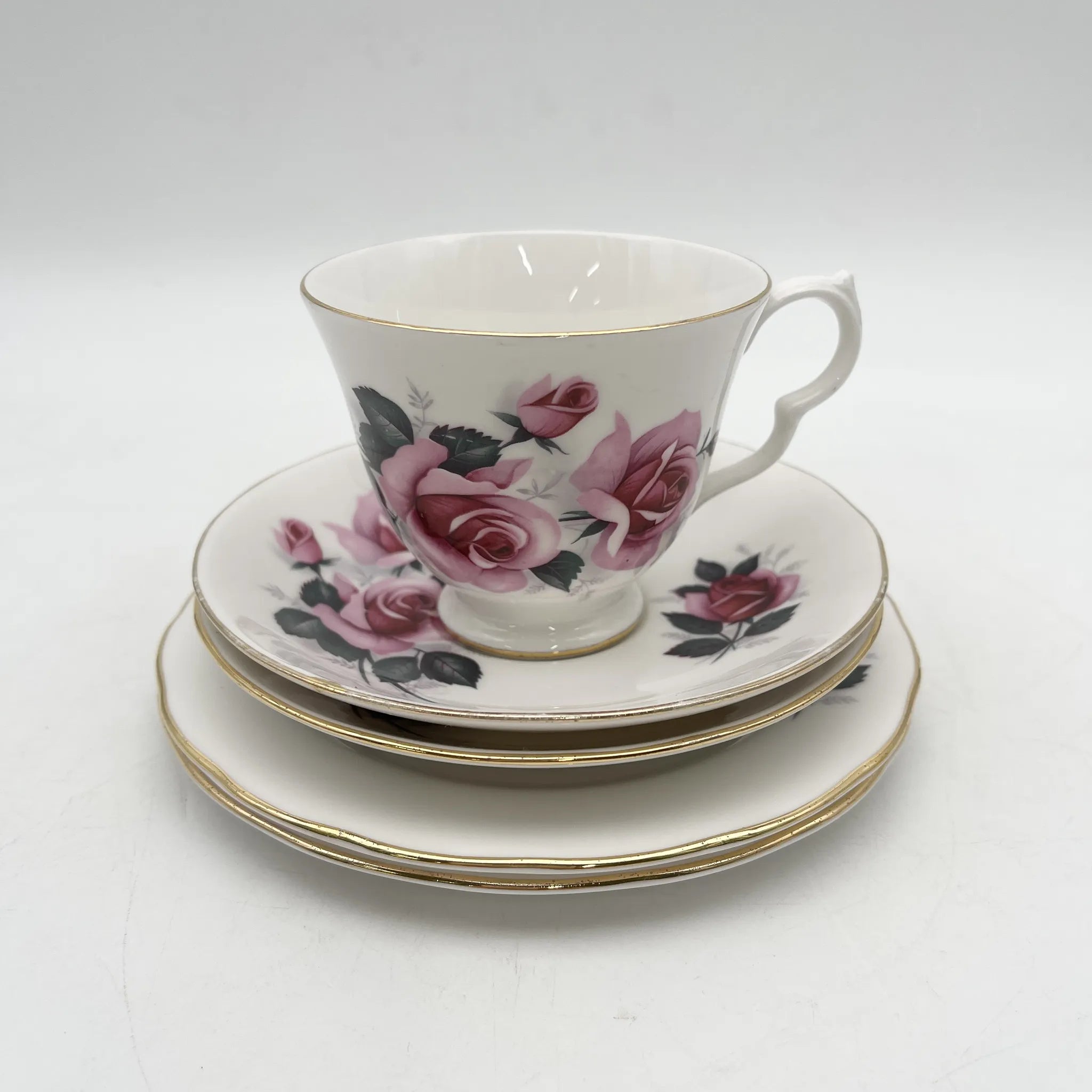 [Vintage] Trio (C&S+dessert plate) + saucer, dessert plate