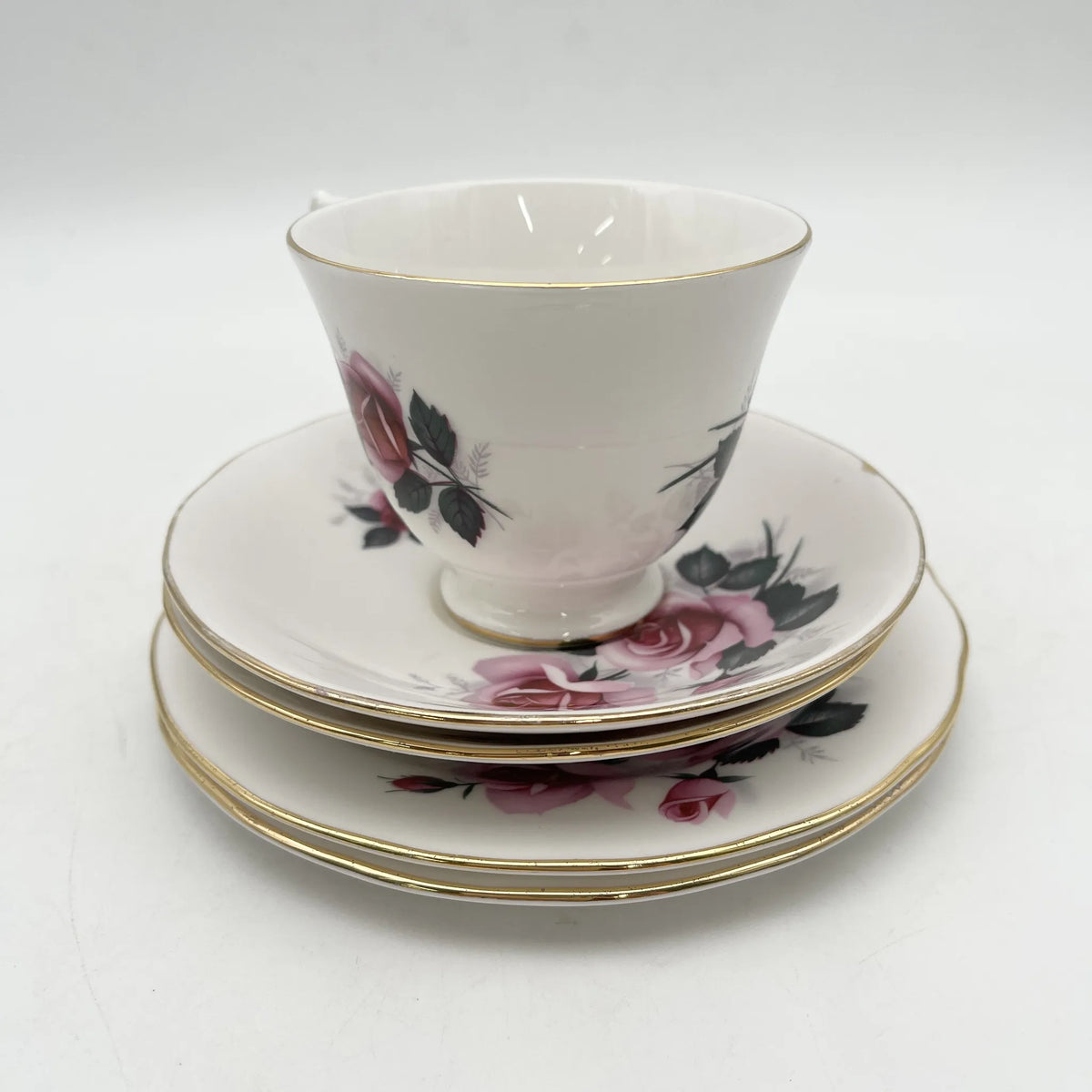 Gainsborough（盖恩斯伯勒）/三重奏（c&s +甜点盘）+碟子/ 1960s- /骨中国/英国/ 黄金装饰，变形手柄，镂空轮辋，下午茶，花卉图案，西式餐具/[复古]