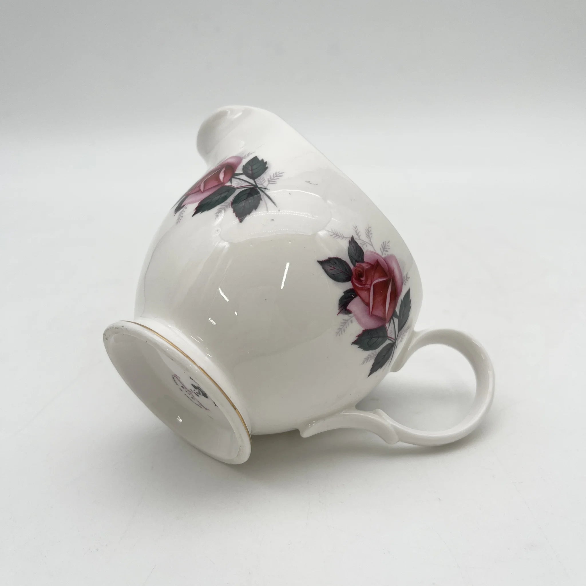 Gainsborough（盖恩斯伯勒）/奶油/ 1960s- /中国/英国/粉红玫瑰图案，金色装饰，带高地，下午茶，花卉图案，西式餐具/ [复古]