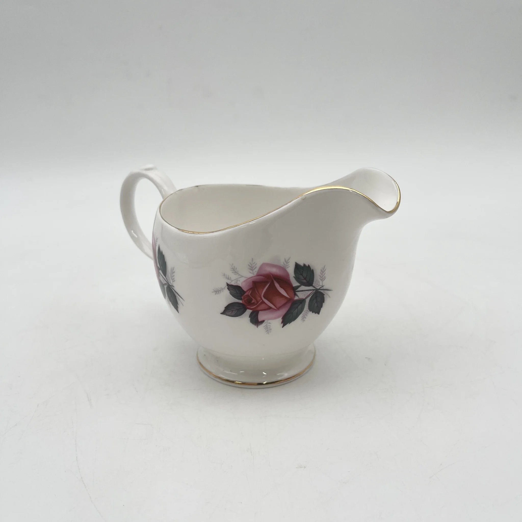 Gainsborough（盖恩斯伯勒）/奶油/ 1960s- /中国/英国/粉红玫瑰图案，金色装饰，带高地，下午茶，花卉图案，西式餐具/ [复古]