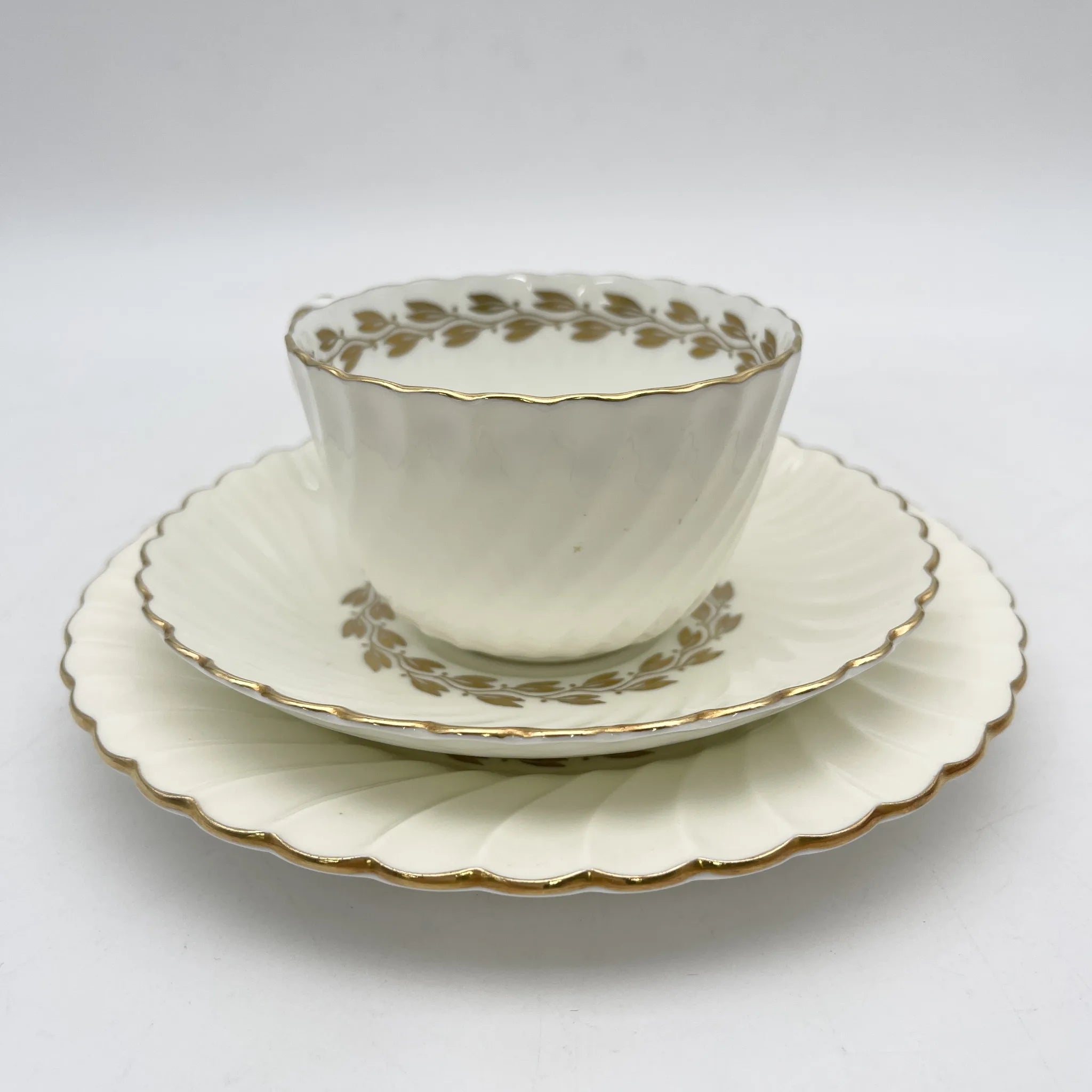 MINTON（ミントン） / トリオ（C&S＋デザートプレート）2P / 1900s- / 磁器 / イギリス / スワールフルーテッド,金彩月桂樹,ゴールドトリム / [アンティーク]