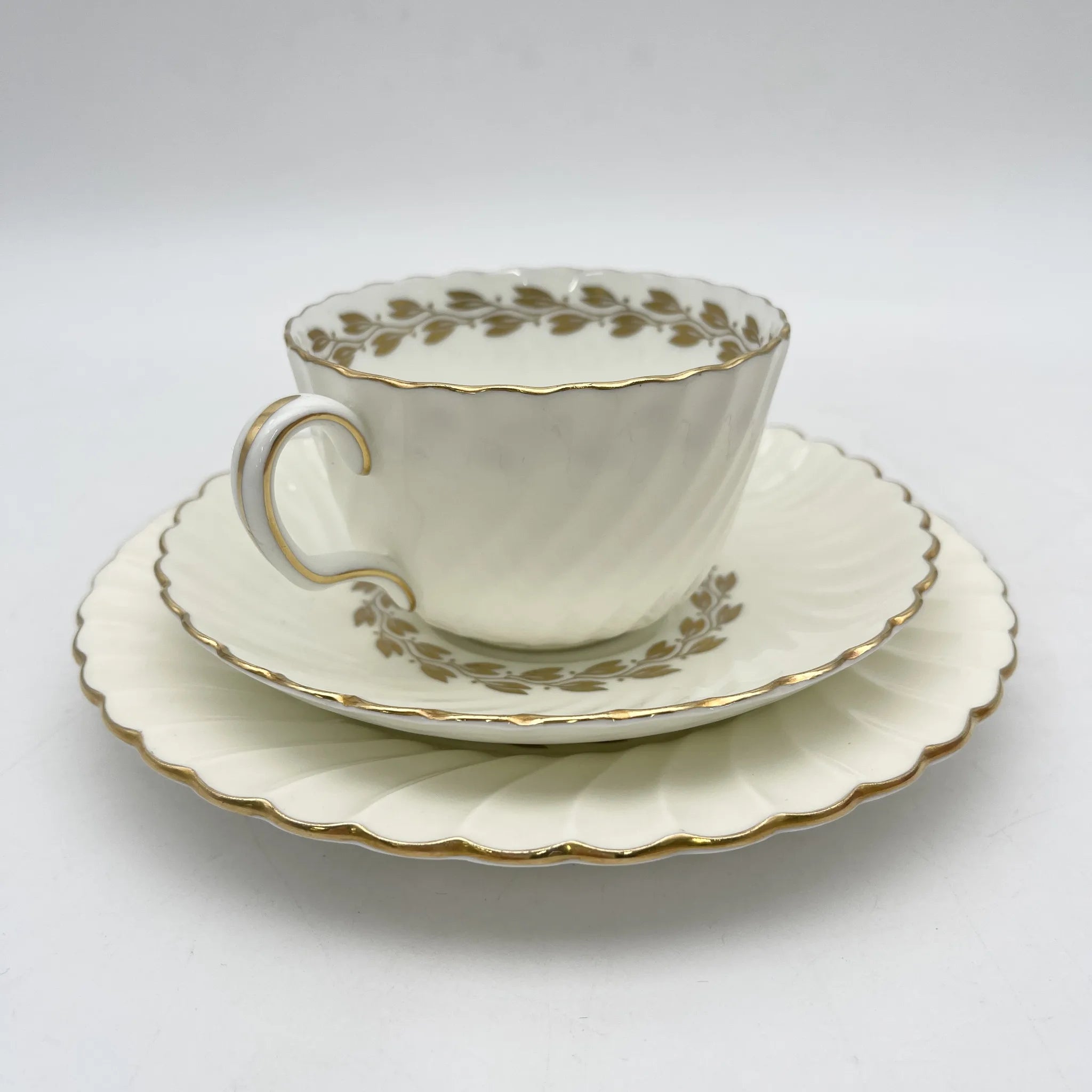 MINTON（ミントン） / トリオ（C&S＋デザートプレート）2P / 1900s- / 磁器 / イギリス / スワールフルーテッド,金彩月桂樹,ゴールドトリム / [アンティーク]