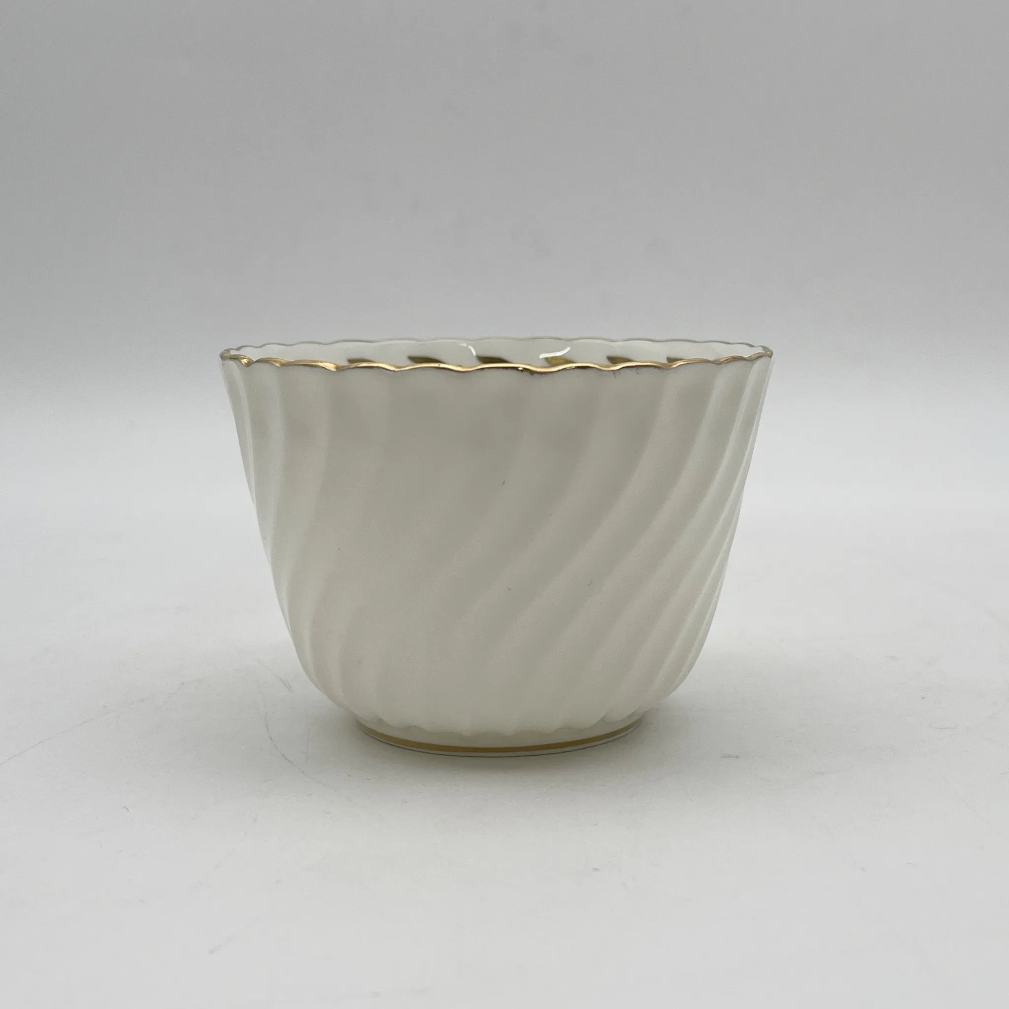 MINTON（ミントン） / カフェオレボウル / 1900s- / 磁器 / イギリス / スワールフルーテッド,金彩月桂樹,ゴールドトリム / [アンティーク]