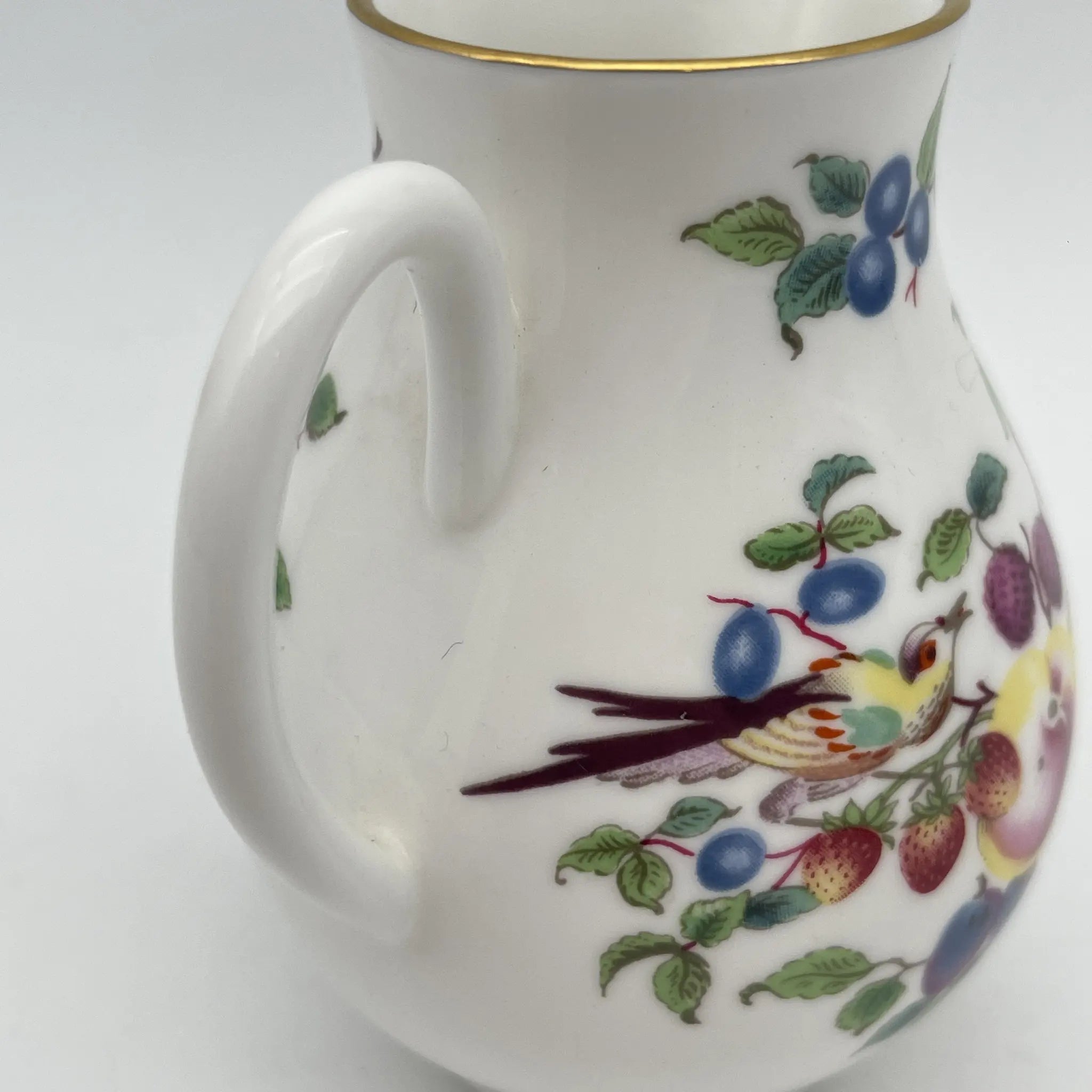 Royal Worcester /牛奶瓶/ Historic Collection / Sparrow Beak Jug（水果&鸟）/ 1970年~ 1980年代左右/ Fine Bone China /英国/奶油，金彩装饰，黄金轮辋，鸟画，水果画，精致中国，收藏品，室内/ [复古]