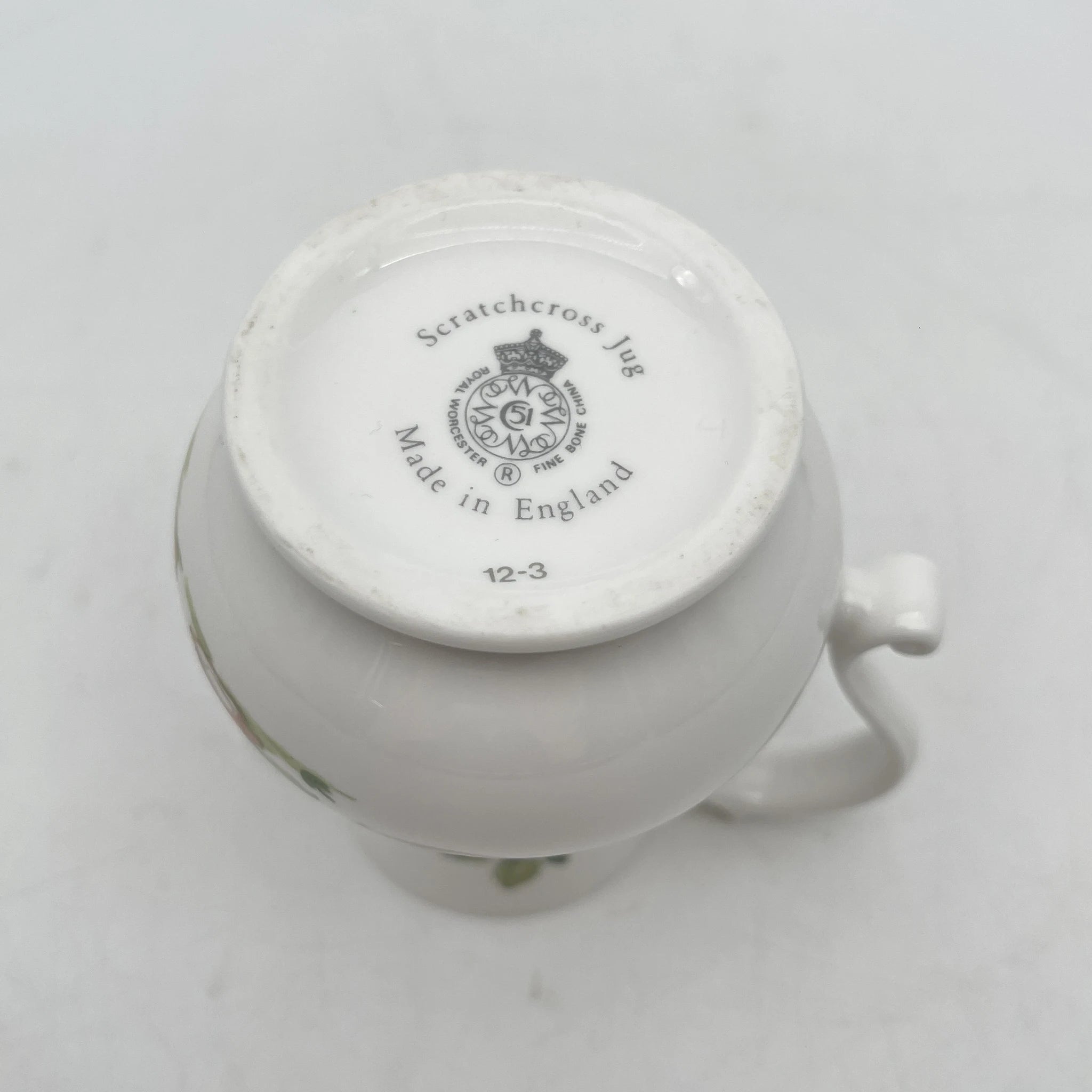 Royal Worcester /牛奶壶/ Scratchcross Jug / 1970 ~ 1980年代左右/ Fine Bone China /英国/奶油，金彩装饰，黄金轮辋，鸟画，水果画，精致中国，收藏品，室内/[复古]