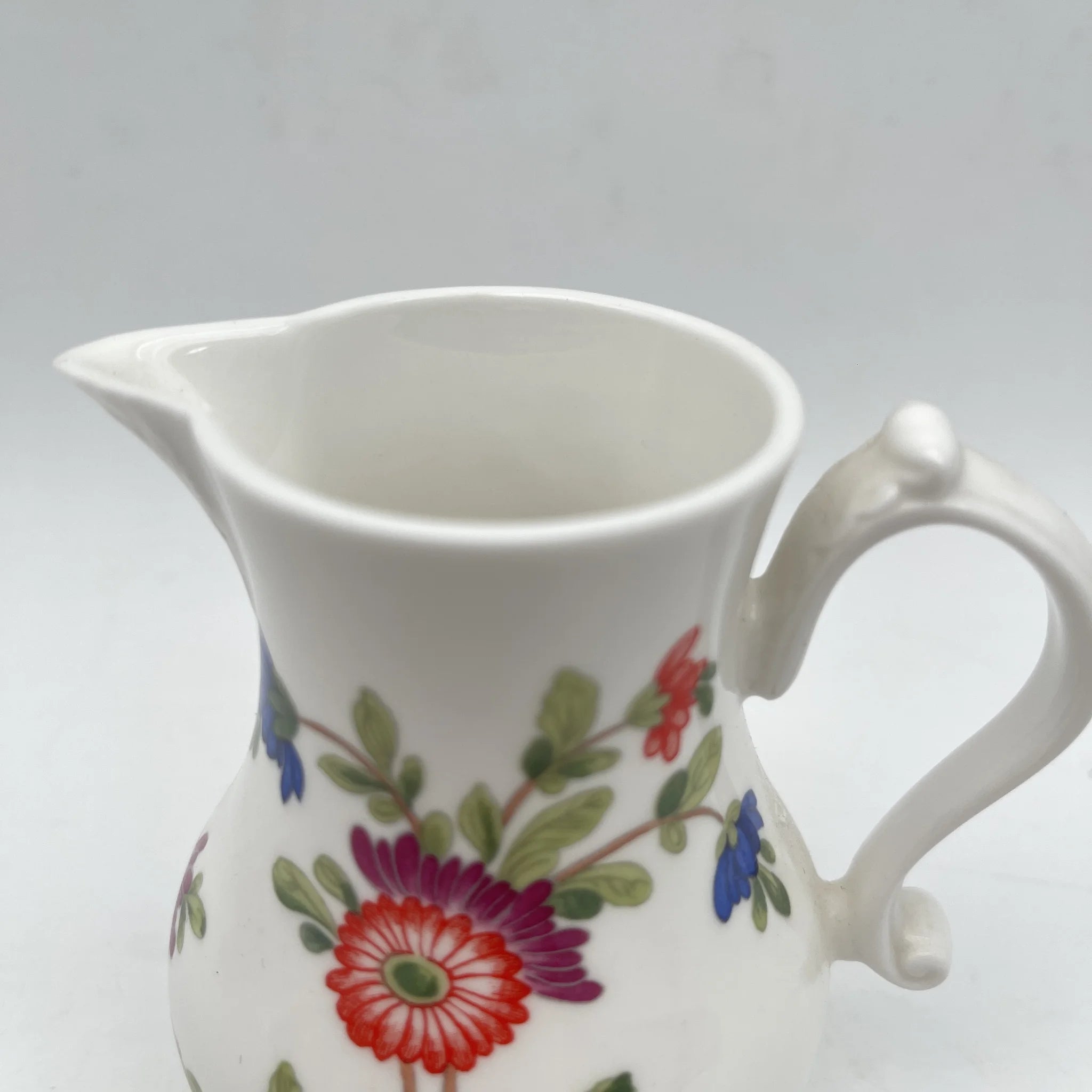 Royal Worcester /牛奶壶/ Scratchcross Jug / 1970 ~ 1980年代左右/ Fine Bone China /英国/奶油，金彩装饰，黄金轮辋，鸟画，水果画，精致中国，收藏品，室内/[复古]