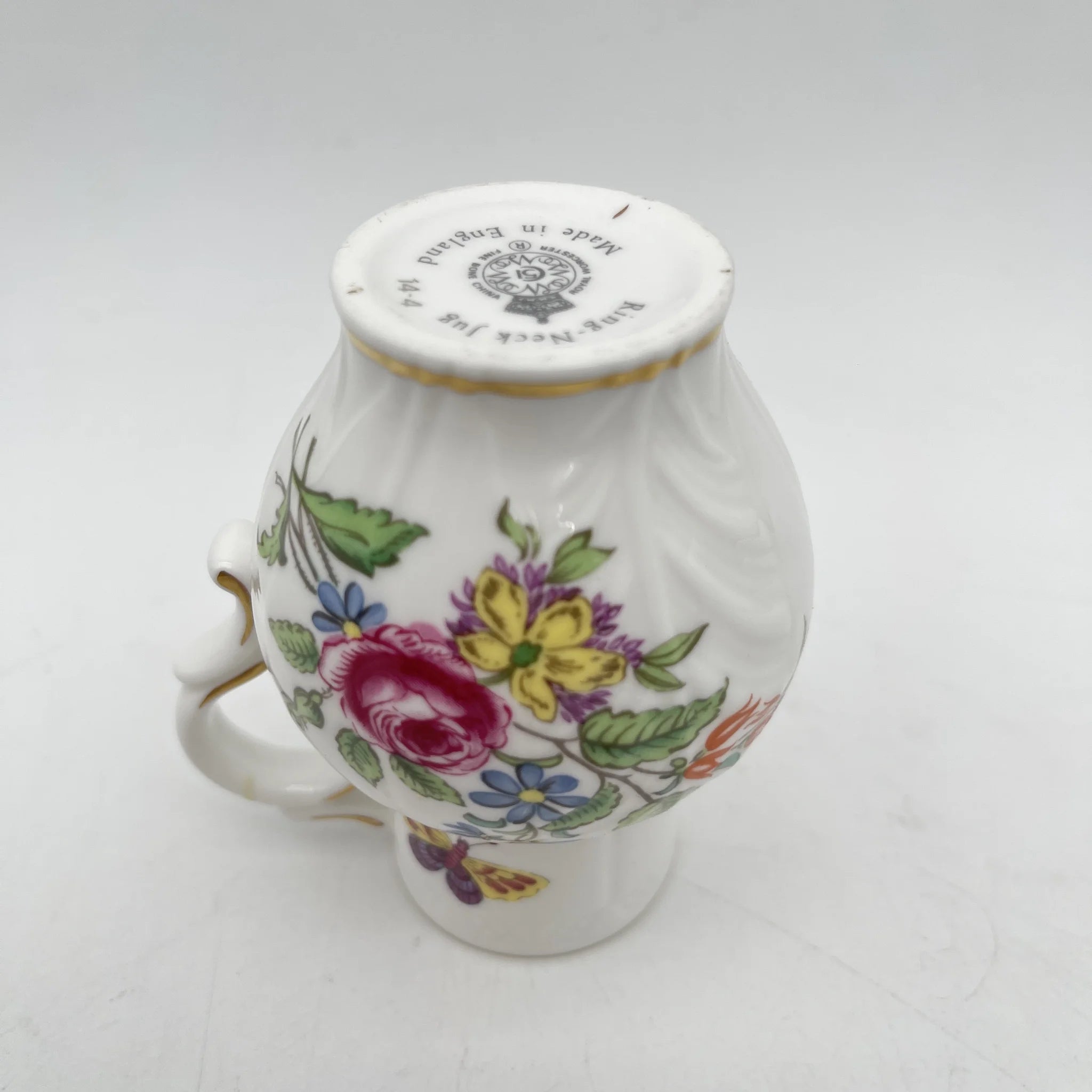 Royal Worcester /牛奶壶/ Historic Jug Collection / Ring-Neck Jug 1970年~ 1980年代左右/ Fine Bone China /英国/奶油，金彩装饰，黄金轮辋，鸟画，水果画，精致中国，收藏品，室内/ [复古]