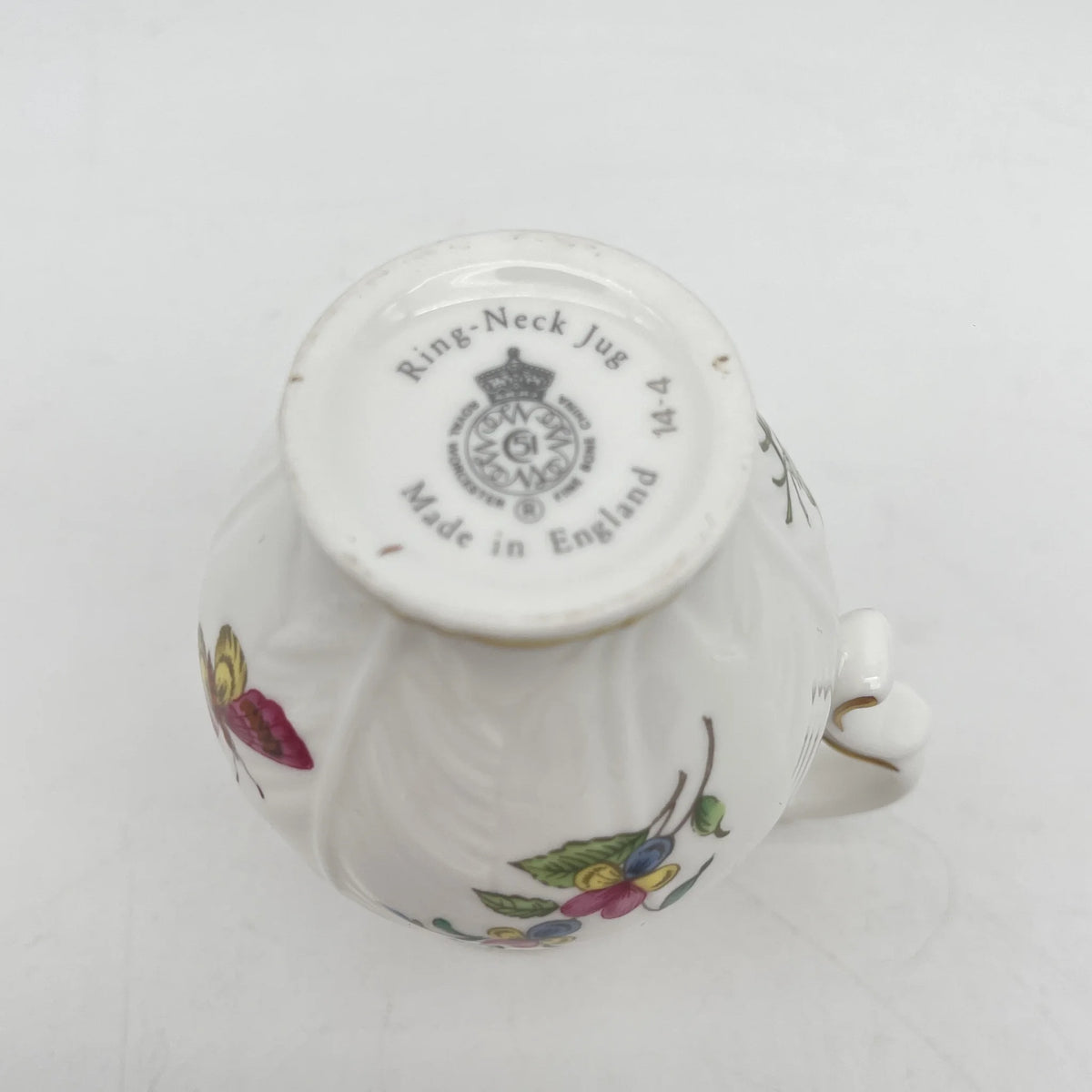 Royal Worcester /牛奶壶/ Historic Jug Collection / Ring-Neck Jug 1970年~ 1980年代左右/ Fine Bone China /英国/奶油，金彩装饰，黄金轮辋，鸟画，水果画，精致中国，收藏品，室内/ [复古]