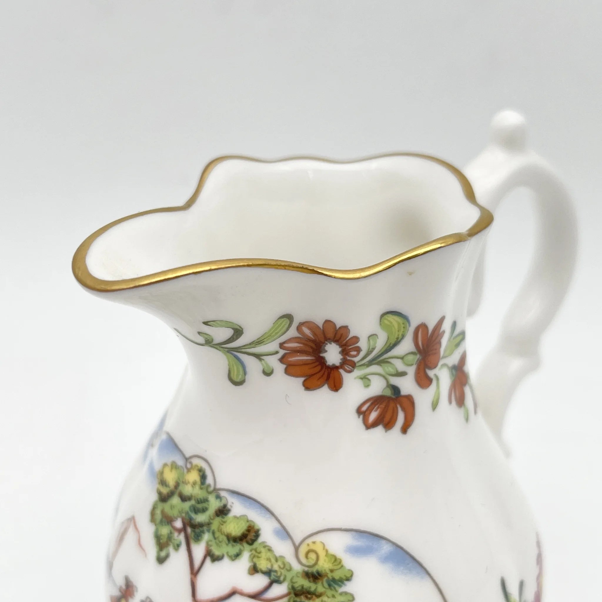 Royal Worcester /牛奶瓶/ Historic Jug Collection / Silver Shape Jug / 1970年~ 1980年代左右/ Fine Bone China /英国/奶油，金彩装饰，黄金轮辋，鸟画，水果画，精致中国，收藏品，室内/ [复古]