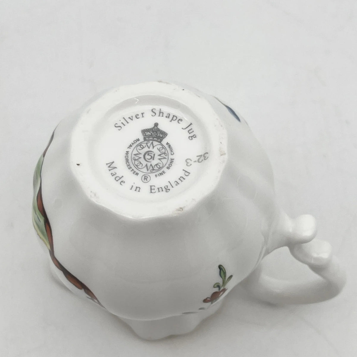 Royal Worcester /牛奶瓶/ Historic Jug Collection / Silver Shape Jug / 1970年~ 1980年代左右/ Fine Bone China /英国/奶油，金彩装饰，黄金轮辋，鸟画，水果画，精致中国，收藏品，室内/ [复古]