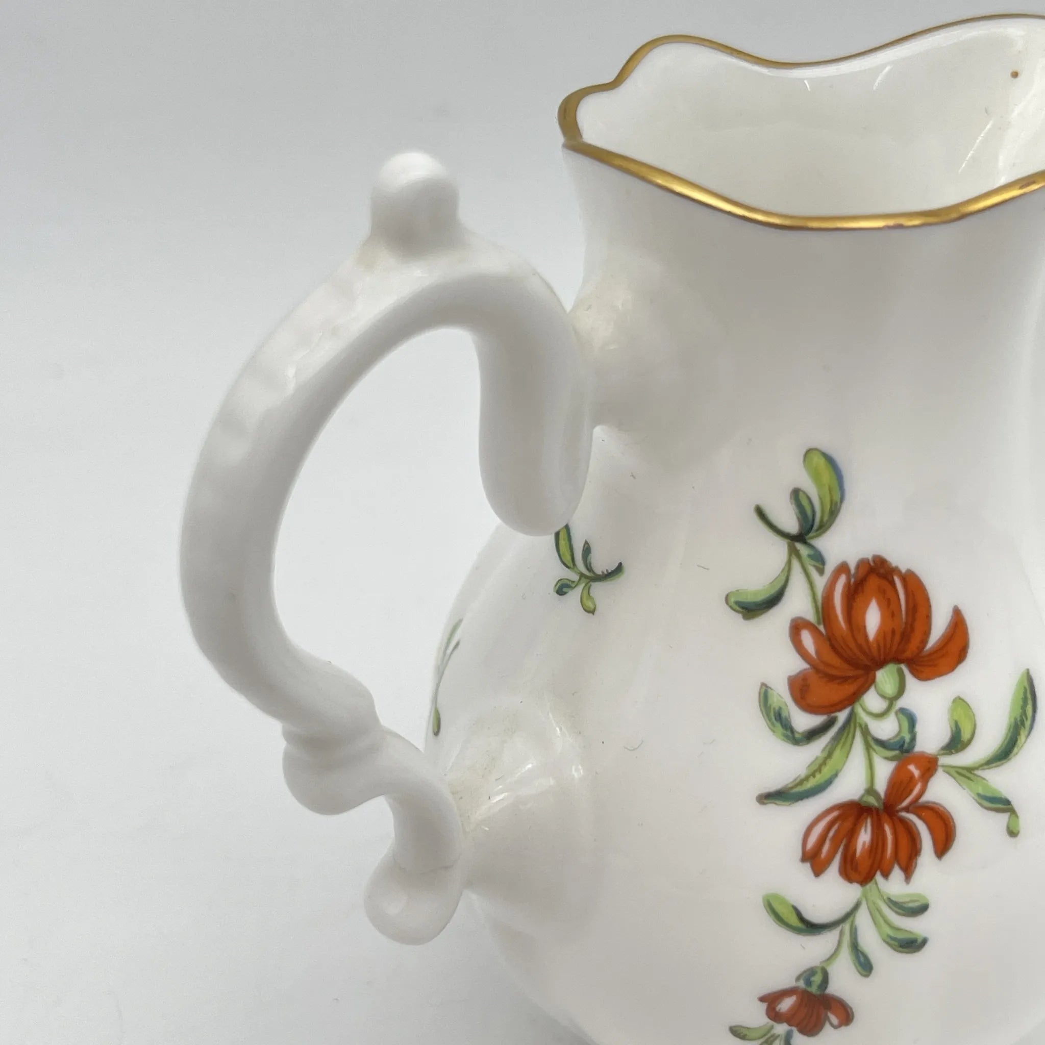 Royal Worcester /牛奶瓶/ Historic Jug Collection / Silver Shape Jug / 1970年~ 1980年代左右/ Fine Bone China /英国/奶油，金彩装饰，黄金轮辋，鸟画，水果画，精致中国，收藏品，室内/ [复古]