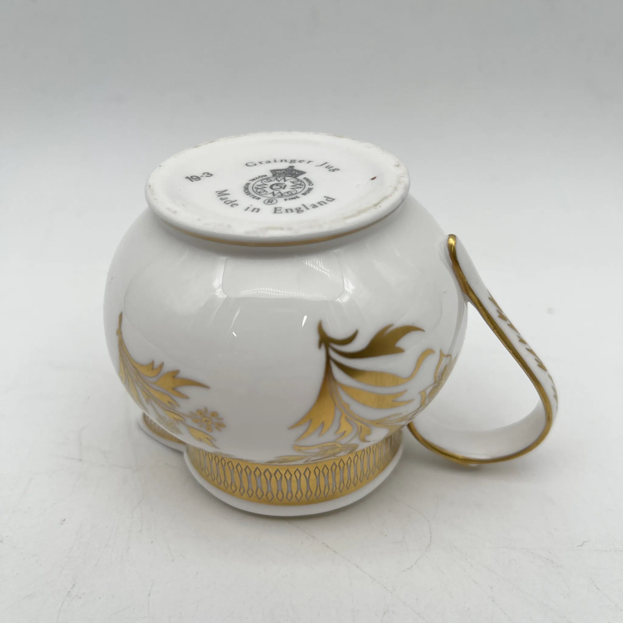 Royal Worcester /牛奶壶/ Historic Jug Collection / Grainger Jug / 1970 - 1980年代左右 / Fine Bone China /英国/奶油，金彩装饰，黄金轮辋，鸟画，水果画，精致中国，收藏品，室内/[复古]