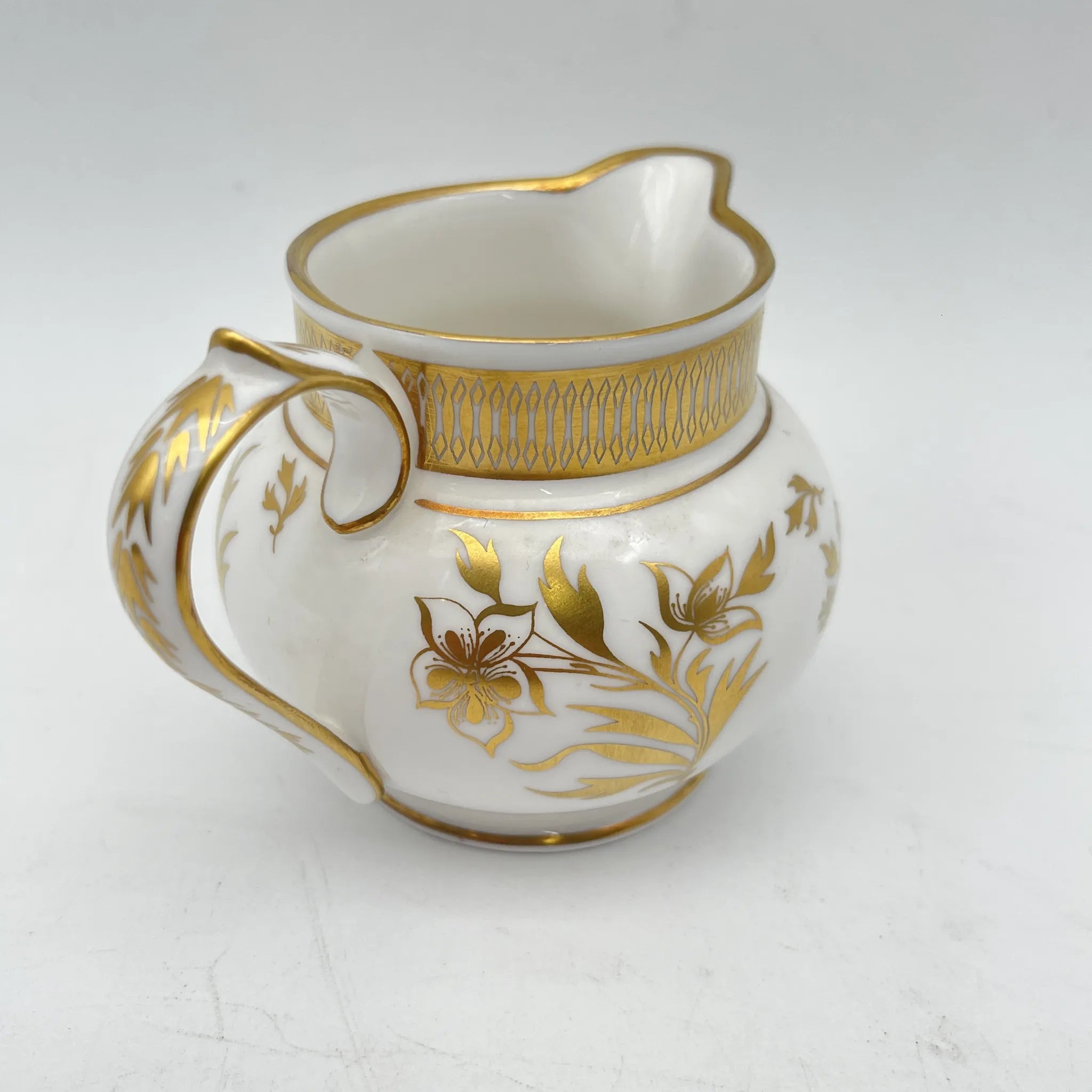 Royal Worcester /牛奶壶/ Historic Jug Collection / Grainger Jug / 1970 - 1980年代左右 / Fine Bone China /英国/奶油，金彩装饰，黄金轮辋，鸟画，水果画，精致中国，收藏品，室内/[复古]