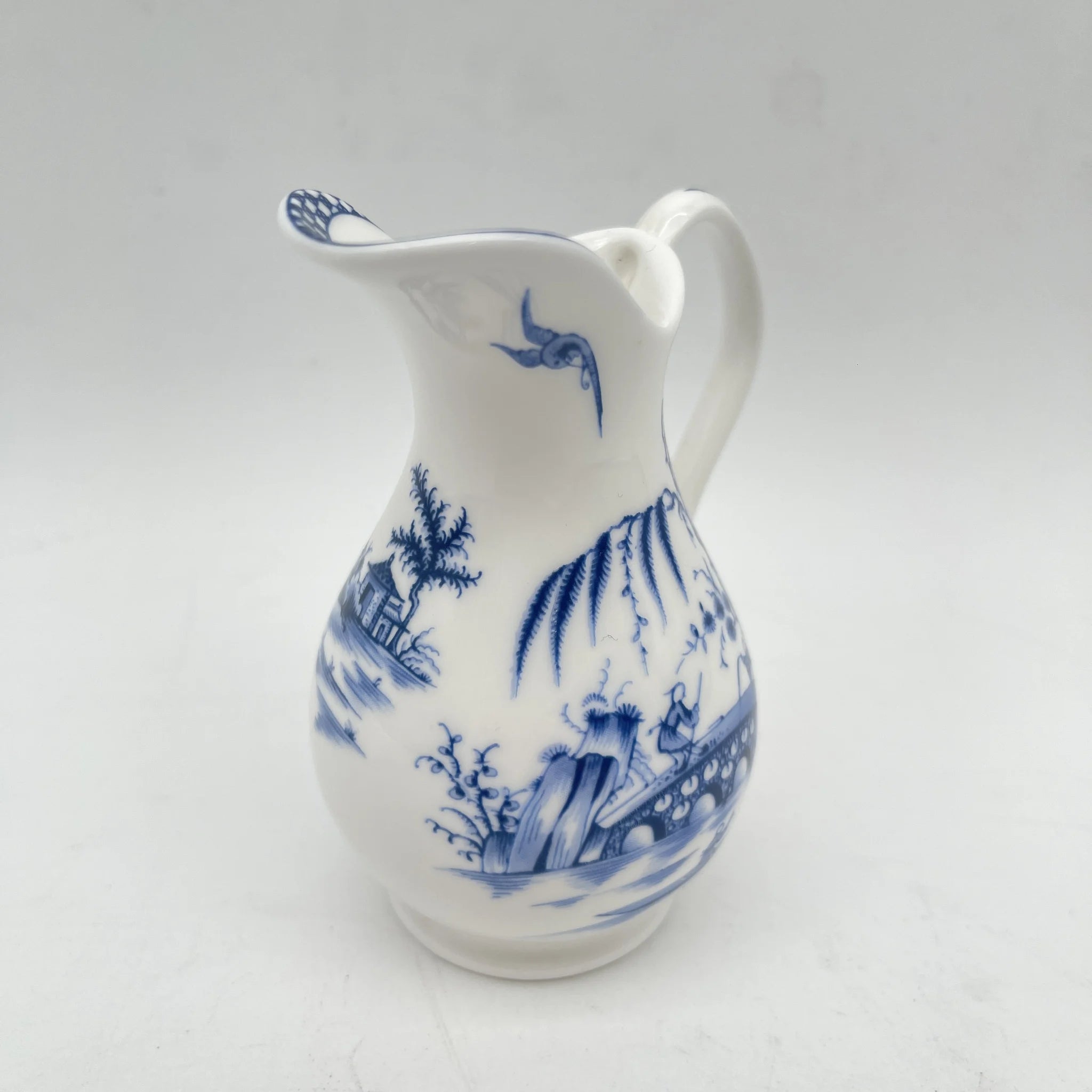 Royal Worcester /牛奶壶/ Historic Jug Collection / Chinese Ewer / 1970 - 1980年代左右 / Fine Bone China /英国/ 奶油，金彩装饰，黄金轮辋，鸟画，水果画，精致中国，收藏品，室内装饰，东方风格，山水画，中国青年/[复古]