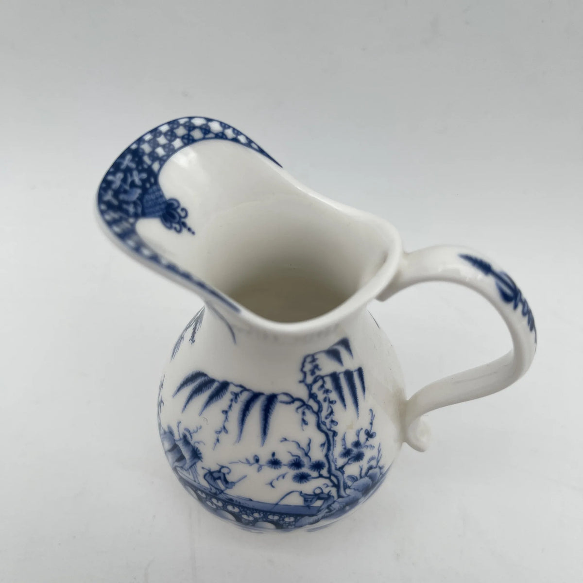 Royal Worcester /牛奶壶/ Historic Jug Collection / Chinese Ewer / 1970 - 1980年代左右 / Fine Bone China /英国/ 奶油，金彩装饰，黄金轮辋，鸟画，水果画，精致中国，收藏品，室内装饰，东方风格，山水画，中国青年/[复古]