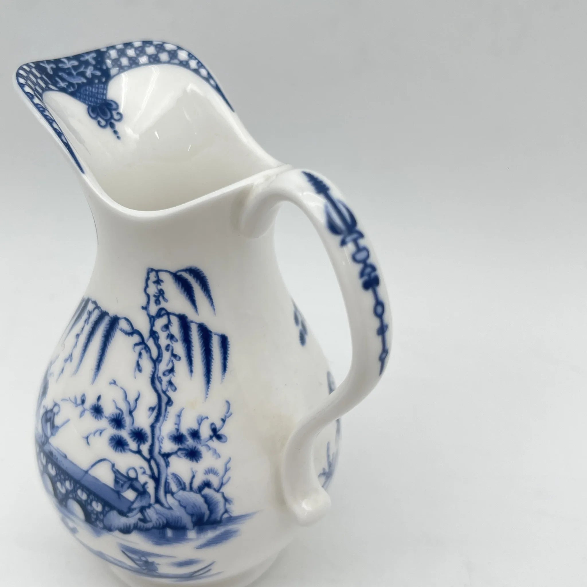 Royal Worcester /牛奶壶/ Historic Jug Collection / Chinese Ewer / 1970 - 1980年代左右 / Fine Bone China /英国/ 奶油，金彩装饰，黄金轮辋，鸟画，水果画，精致中国，收藏品，室内装饰，东方风格，山水画，中国青年/[复古]
