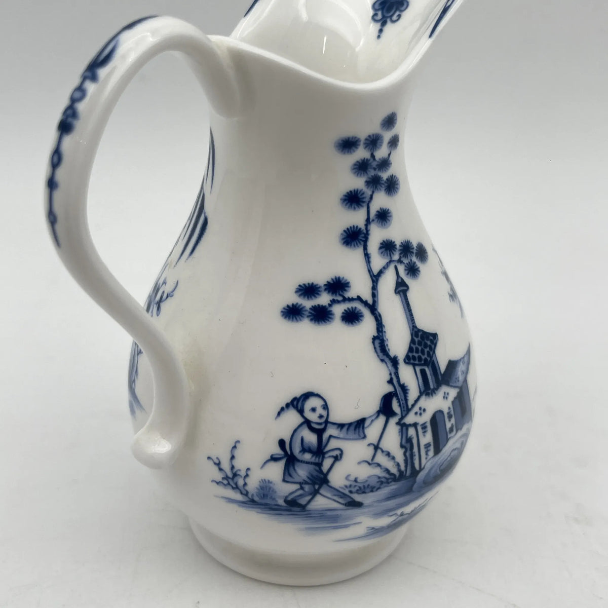 Royal Worcester /牛奶壶/ Historic Jug Collection / Chinese Ewer / 1970 - 1980年代左右 / Fine Bone China /英国/ 奶油，金彩装饰，黄金轮辋，鸟画，水果画，精致中国，收藏品，室内装饰，东方风格，山水画，中国青年/[复古]