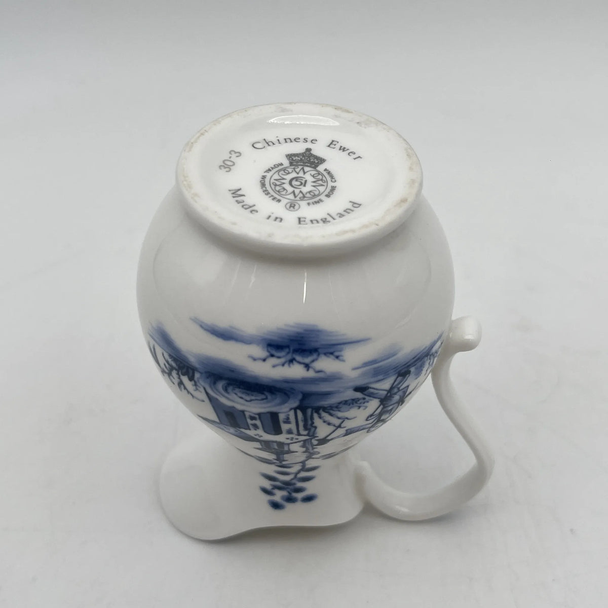Royal Worcester /牛奶壶/ Historic Jug Collection / Chinese Ewer / 1970 - 1980年代左右 / Fine Bone China /英国/ 奶油，金彩装饰，黄金轮辋，鸟画，水果画，精致中国，收藏品，室内装饰，东方风格，山水画，中国青年/[复古]