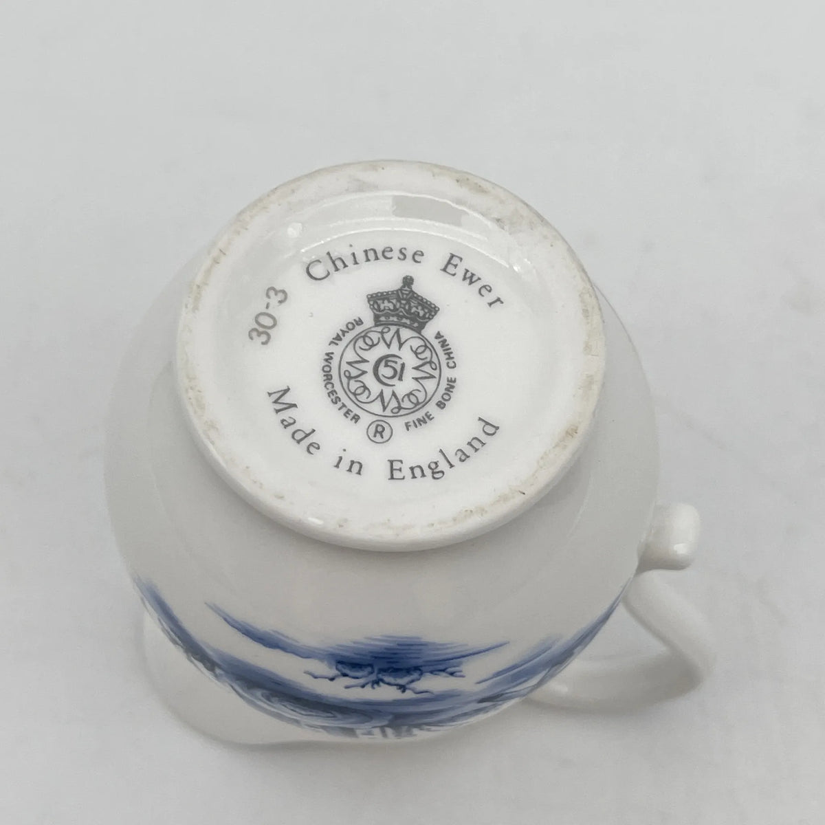 Royal Worcester /牛奶壶/ Historic Jug Collection / Chinese Ewer / 1970 - 1980年代左右 / Fine Bone China /英国/ 奶油，金彩装饰，黄金轮辋，鸟画，水果画，精致中国，收藏品，室内装饰，东方风格，山水画，中国青年/[复古]