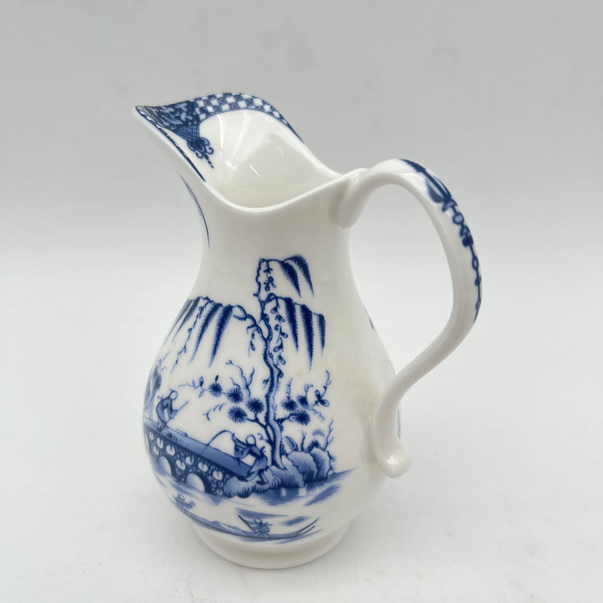 Royal Worcester /牛奶壶/ Historic Jug Collection / Chinese Ewer / 1970 - 1980年代左右 / Fine Bone China /英国/ 奶油，金彩装饰，黄金轮辋，鸟画，水果画，精致中国，收藏品，室内装饰，东方风格，山水画，中国青年/[复古]