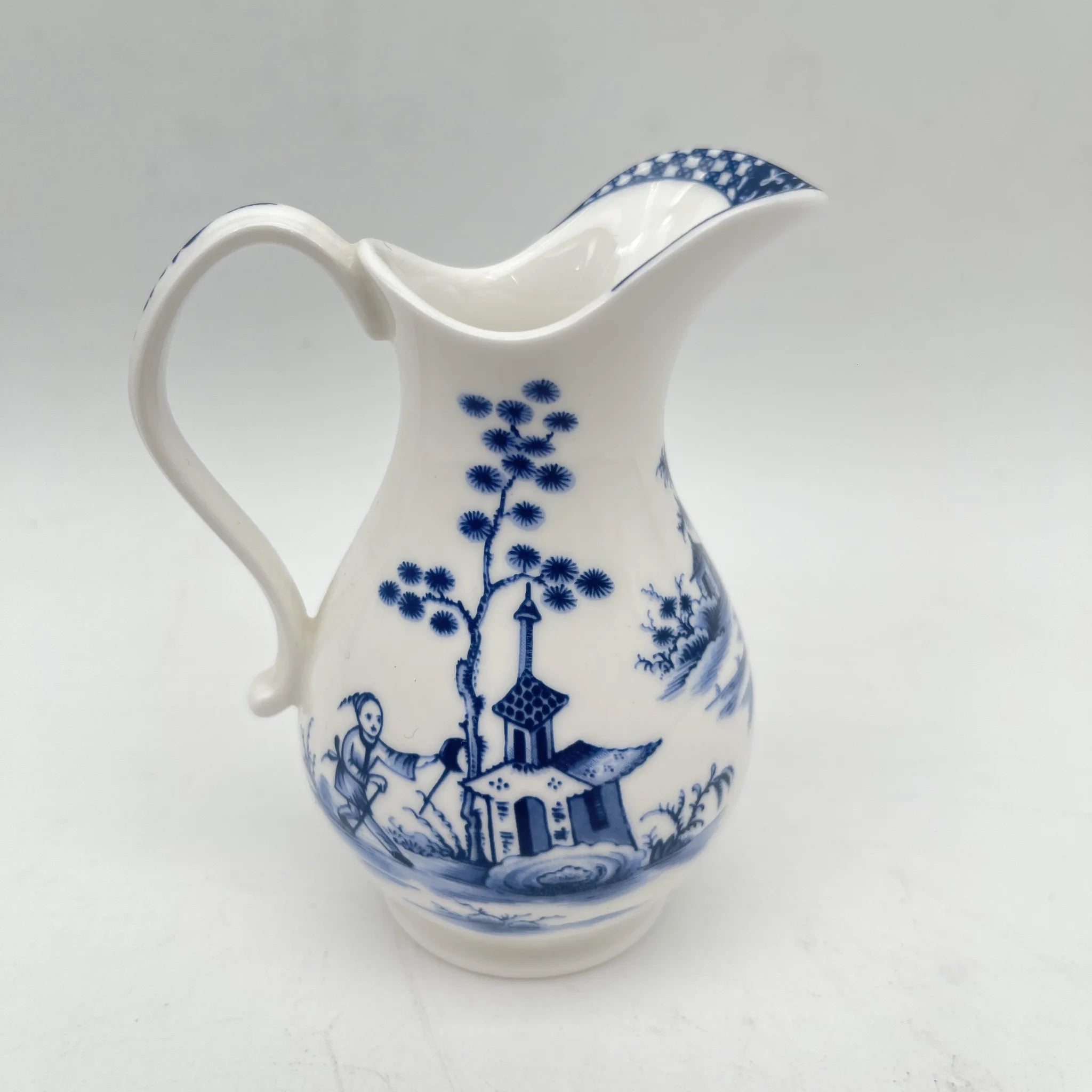 Royal Worcester /牛奶壶/ Historic Jug Collection / Chinese Ewer / 1970 - 1980年代左右 / Fine Bone China /英国/ 奶油，金彩装饰，黄金轮辋，鸟画，水果画，精致中国，收藏品，室内装饰，东方风格，山水画，中国青年/[复古]
