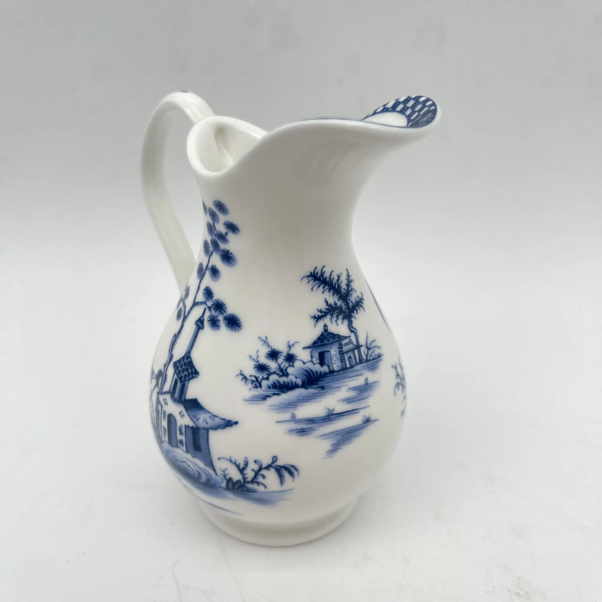 Royal Worcester /牛奶壶/ Historic Jug Collection / Chinese Ewer / 1970 - 1980年代左右 / Fine Bone China /英国/ 奶油，金彩装饰，黄金轮辋，鸟画，水果画，精致中国，收藏品，室内装饰，东方风格，山水画，中国青年/[复古]