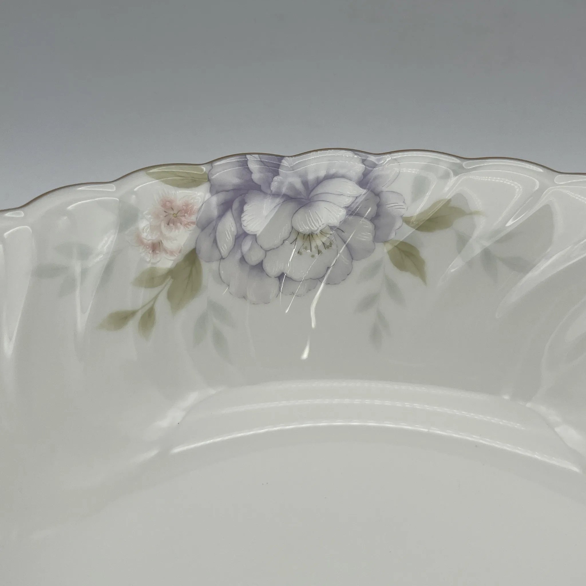 Noritake（ノリタケ） / ボウル / CHELSEA FLOWER（チェルシーフラワー） / 磁器 / 日本 / 金彩,スカラップエッジ,フラワーモチーフ / [リユース]