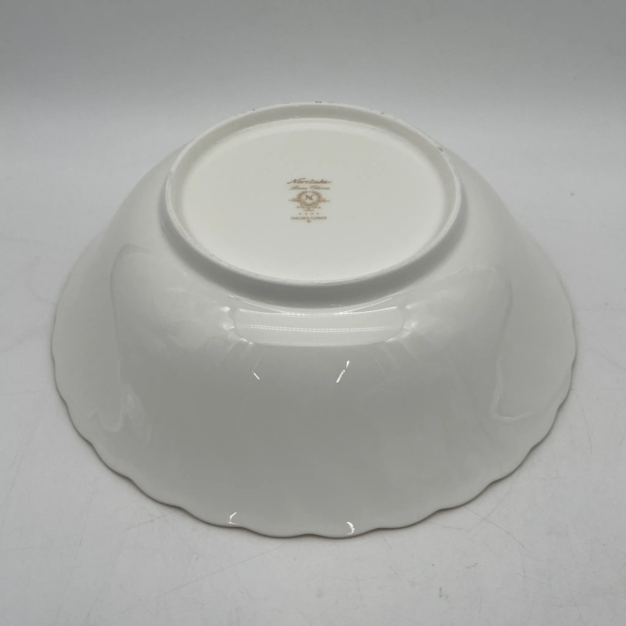 Noritake（ノリタケ） / ボウル / CHELSEA FLOWER（チェルシーフラワー） / 磁器 / 日本 / 金彩,スカラップエッジ,フラワーモチーフ / [リユース]