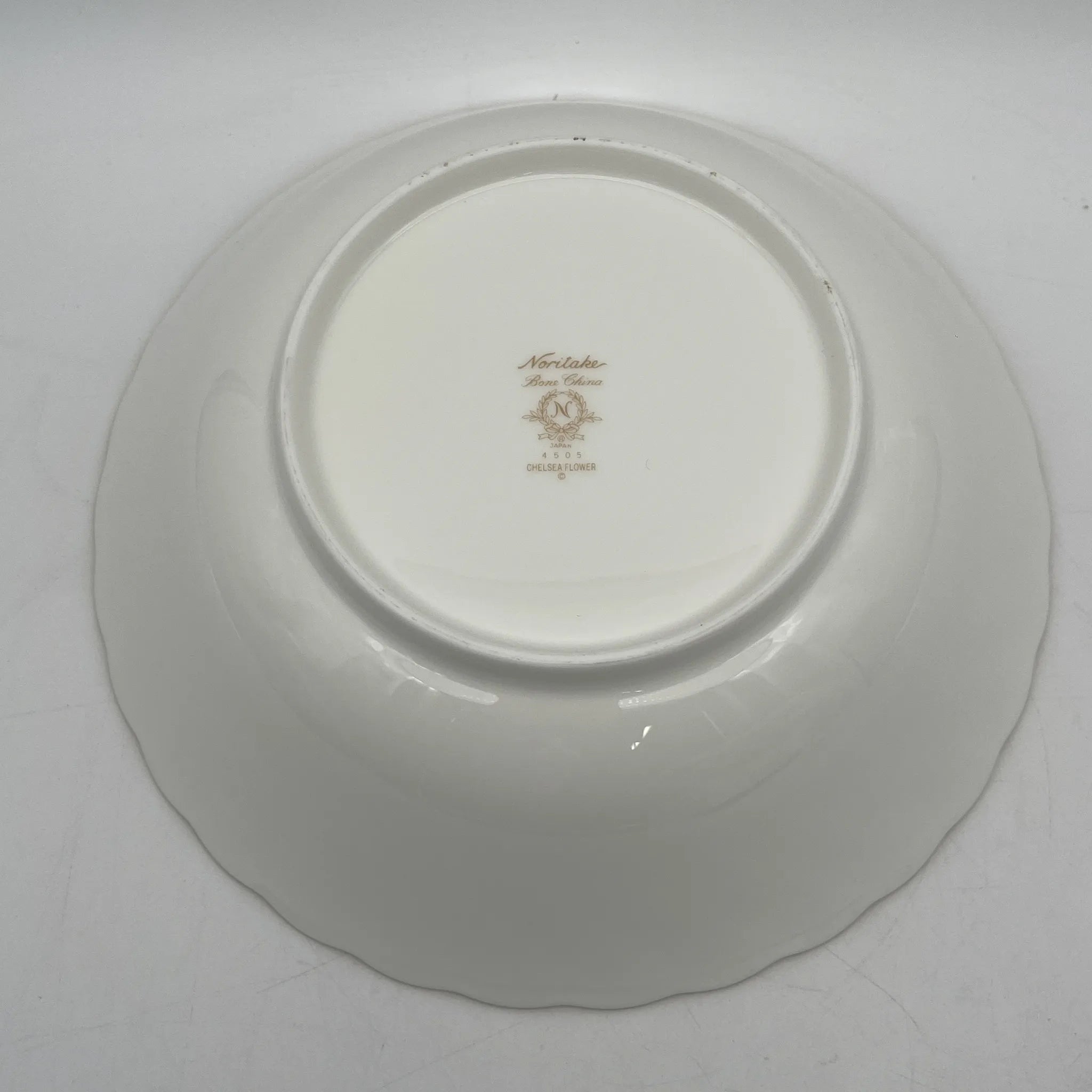 Noritake（ノリタケ） / ボウル / CHELSEA FLOWER（チェルシーフラワー） / 磁器 / 日本 / 金彩,スカラップエッジ,フラワーモチーフ / [リユース]